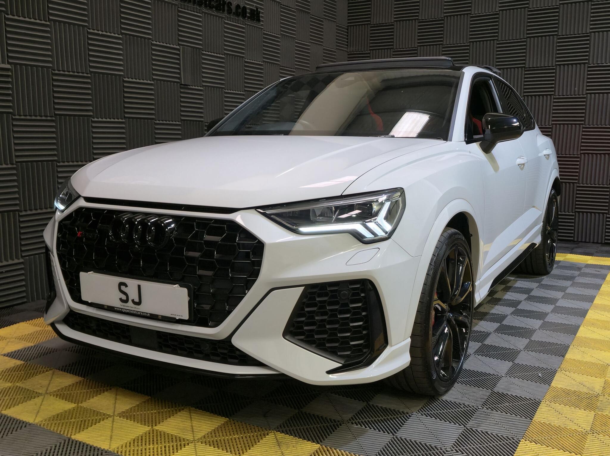 Audi RS Q3 view 8