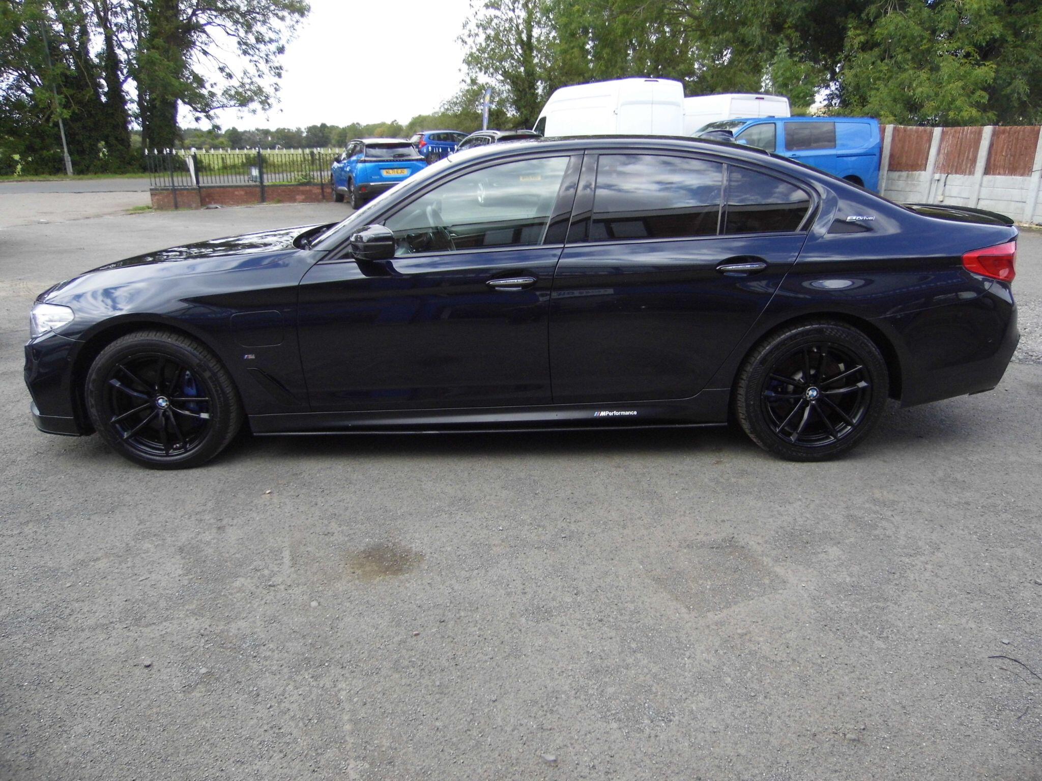 BMW 5 Series view 8