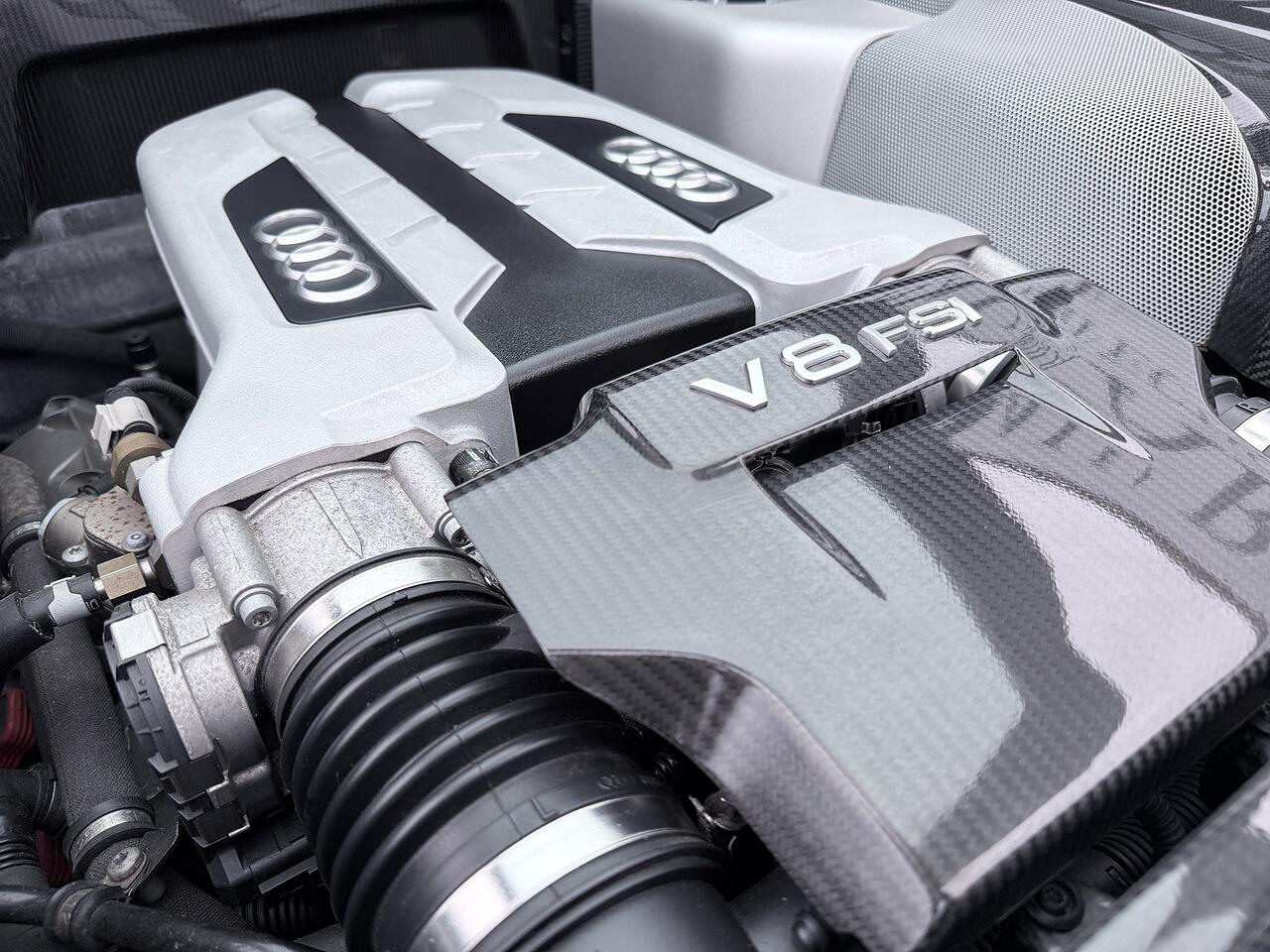Audi R8 view 23
