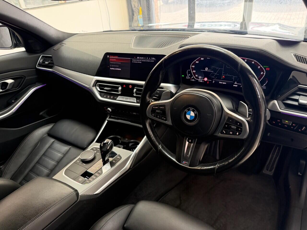 BMW 3 Series view 17