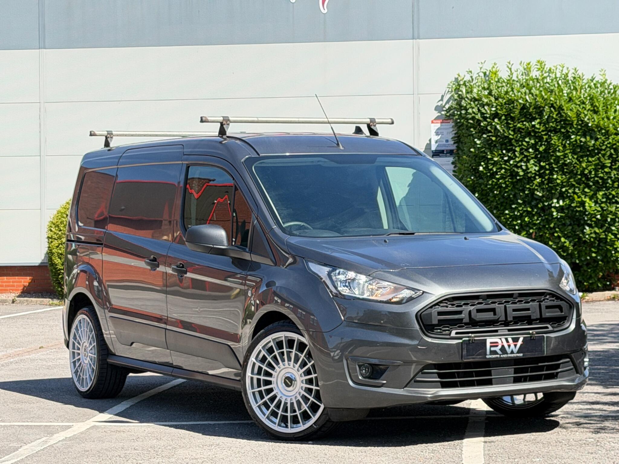 Ford Transit Connect view 4