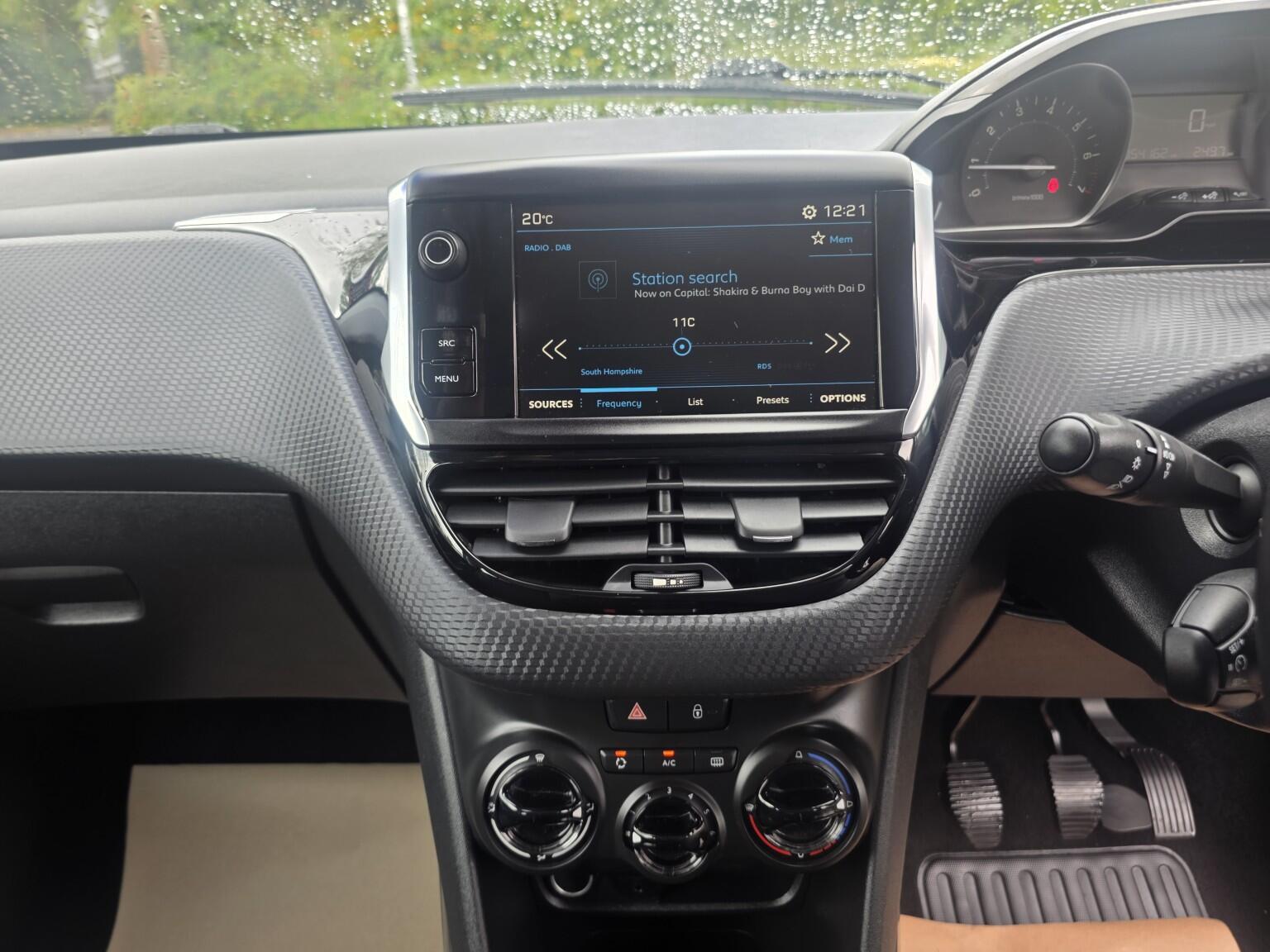 Peugeot 2008 view 10