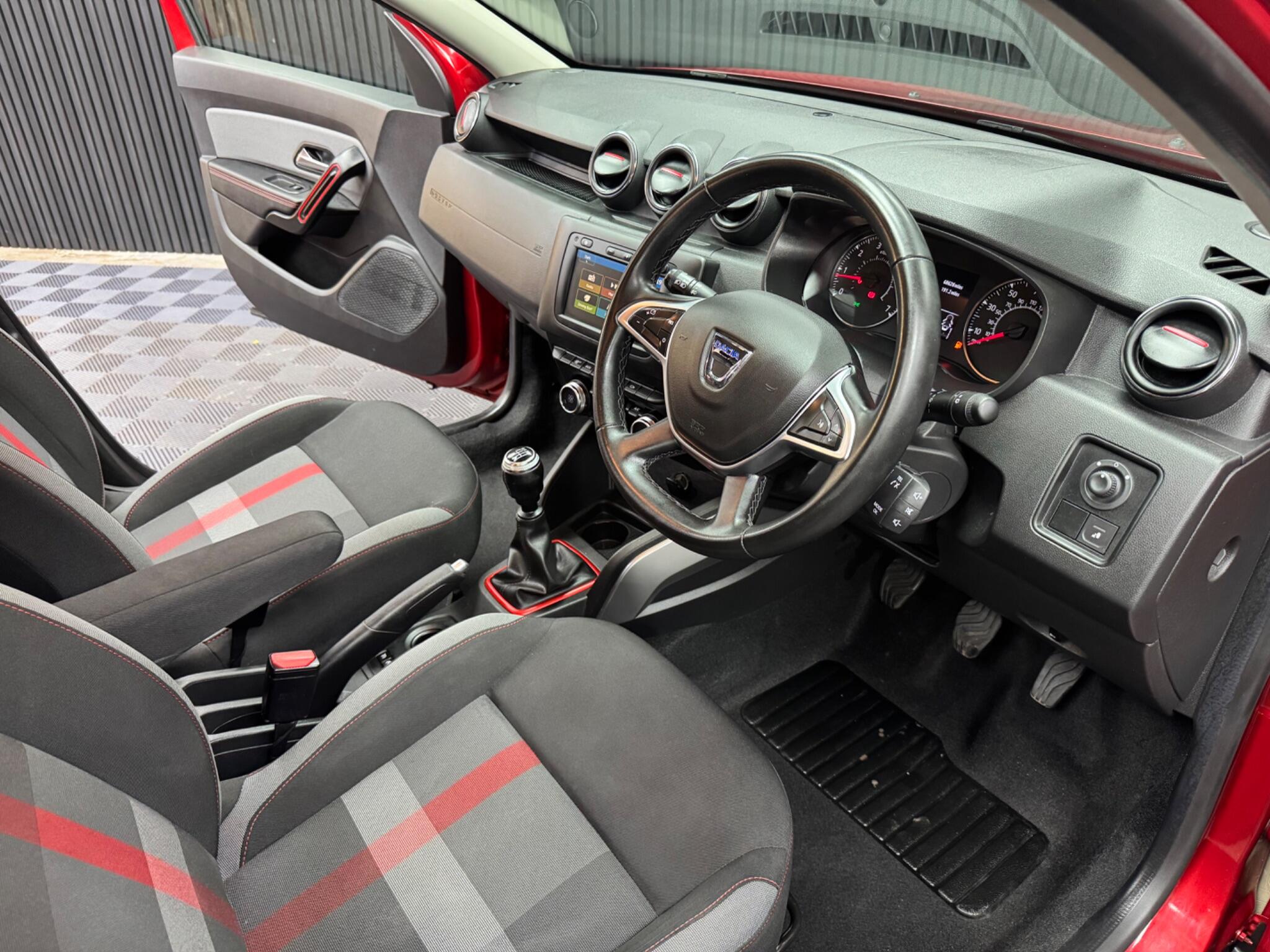 Dacia Duster view 8