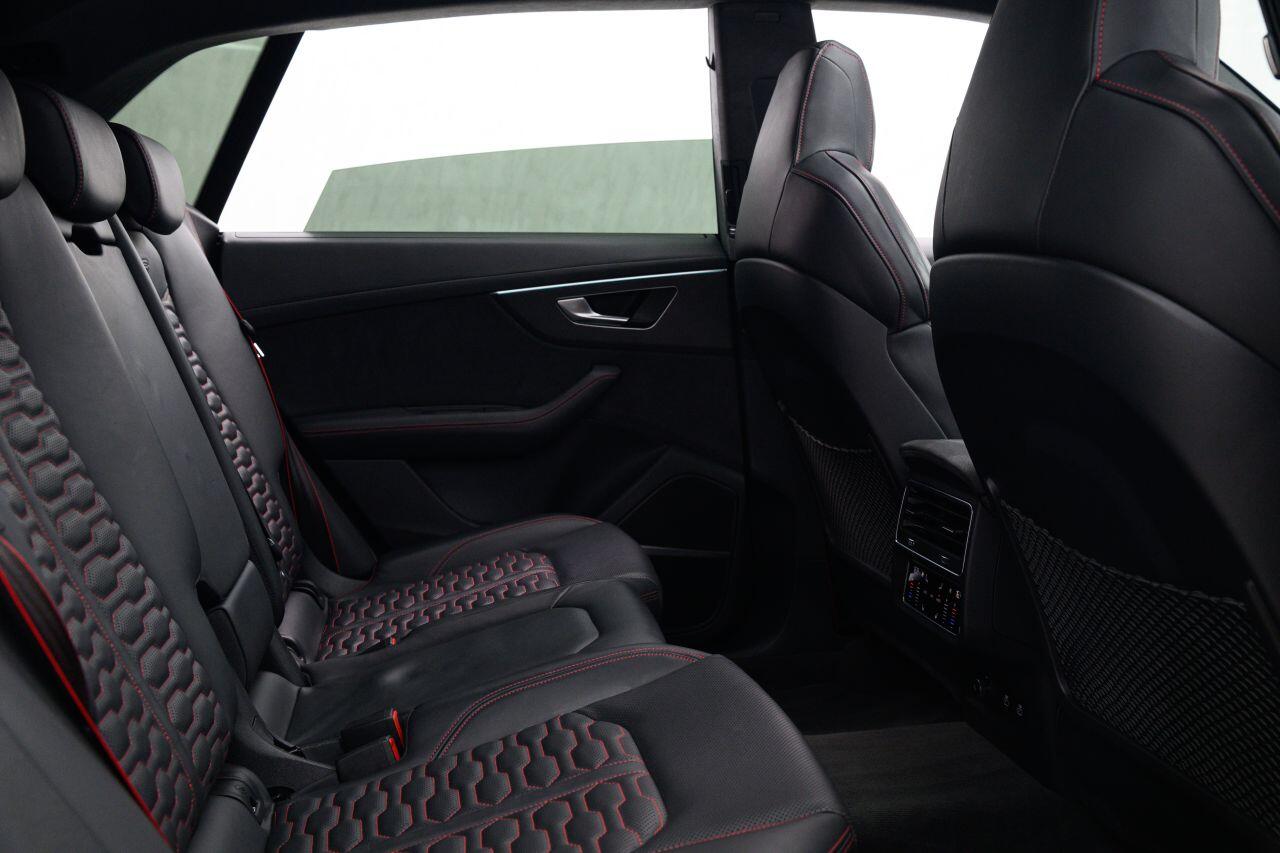 Audi RS Q8 view 23