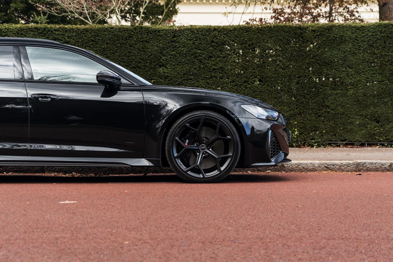 Audi RS6 Avant view 6