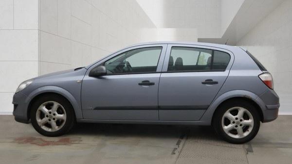 Vauxhall Astra view 7
