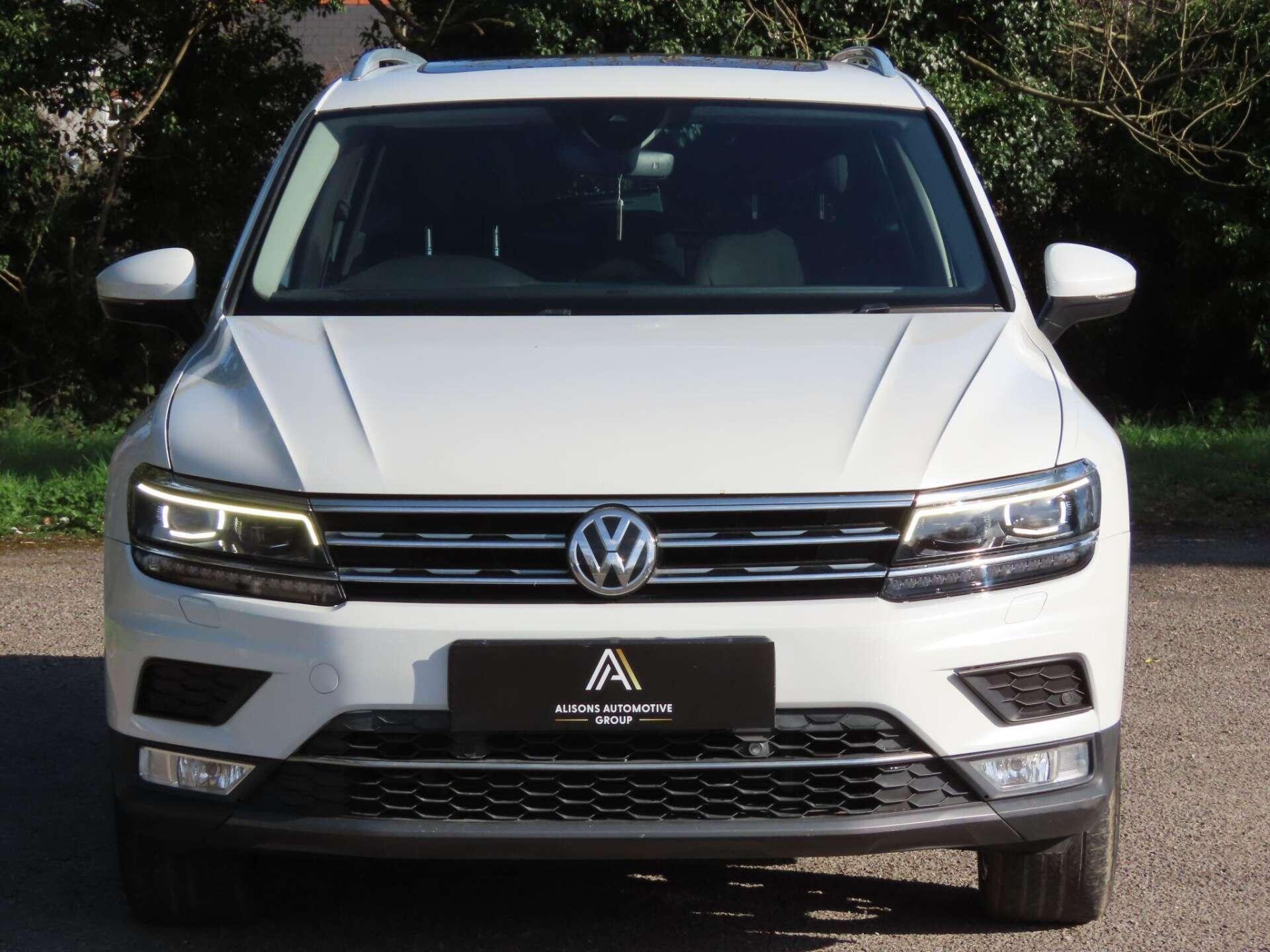 Volkswagen Tiguan view 2