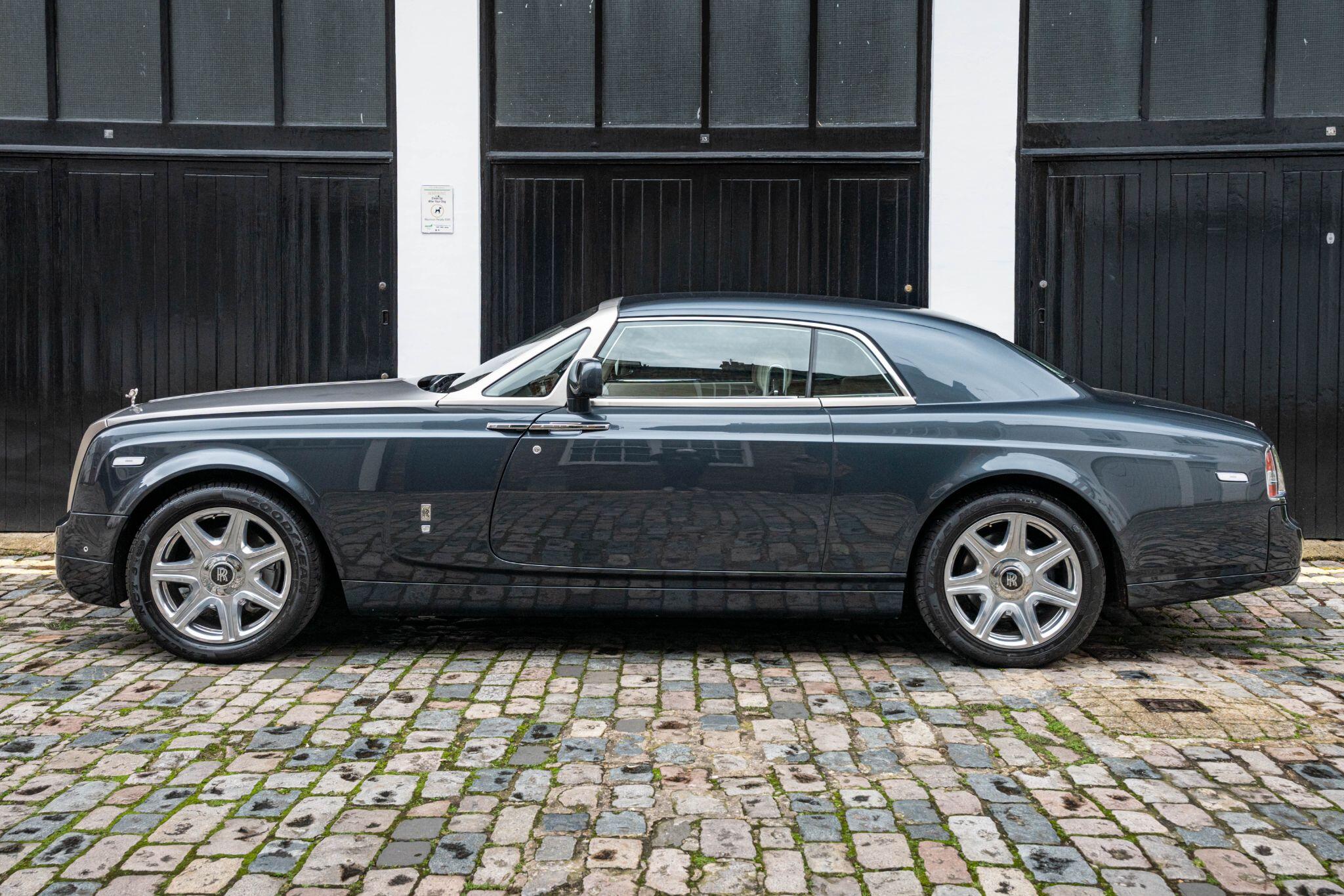 Rolls-Royce Phantom view 30
