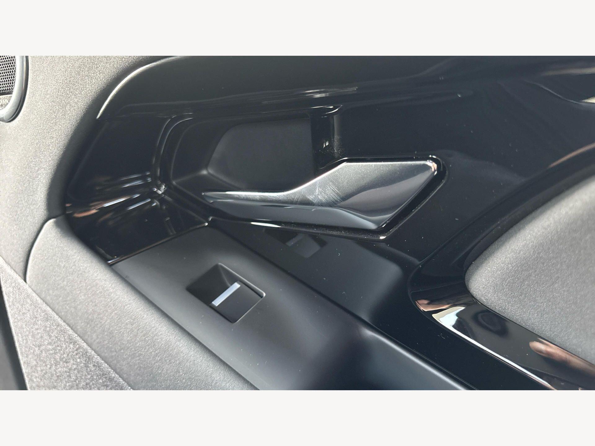 Land Rover Discovery Sport view 27