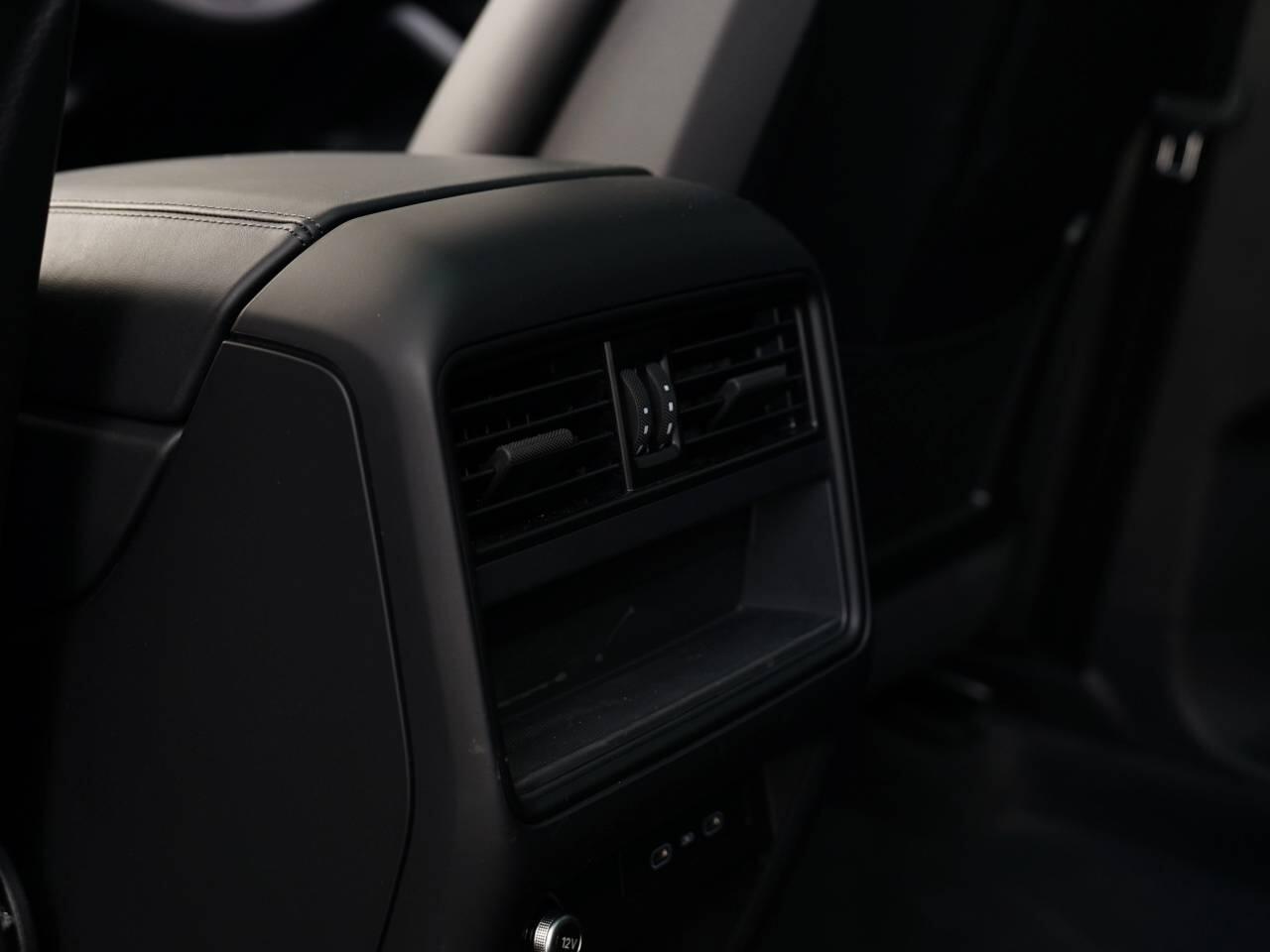 Porsche Cayenne view 28