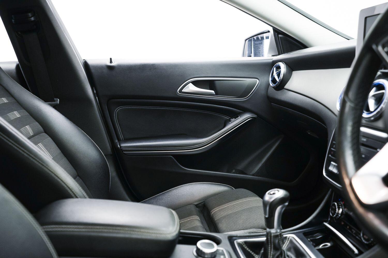 Mercedes-Benz Cla view 16
