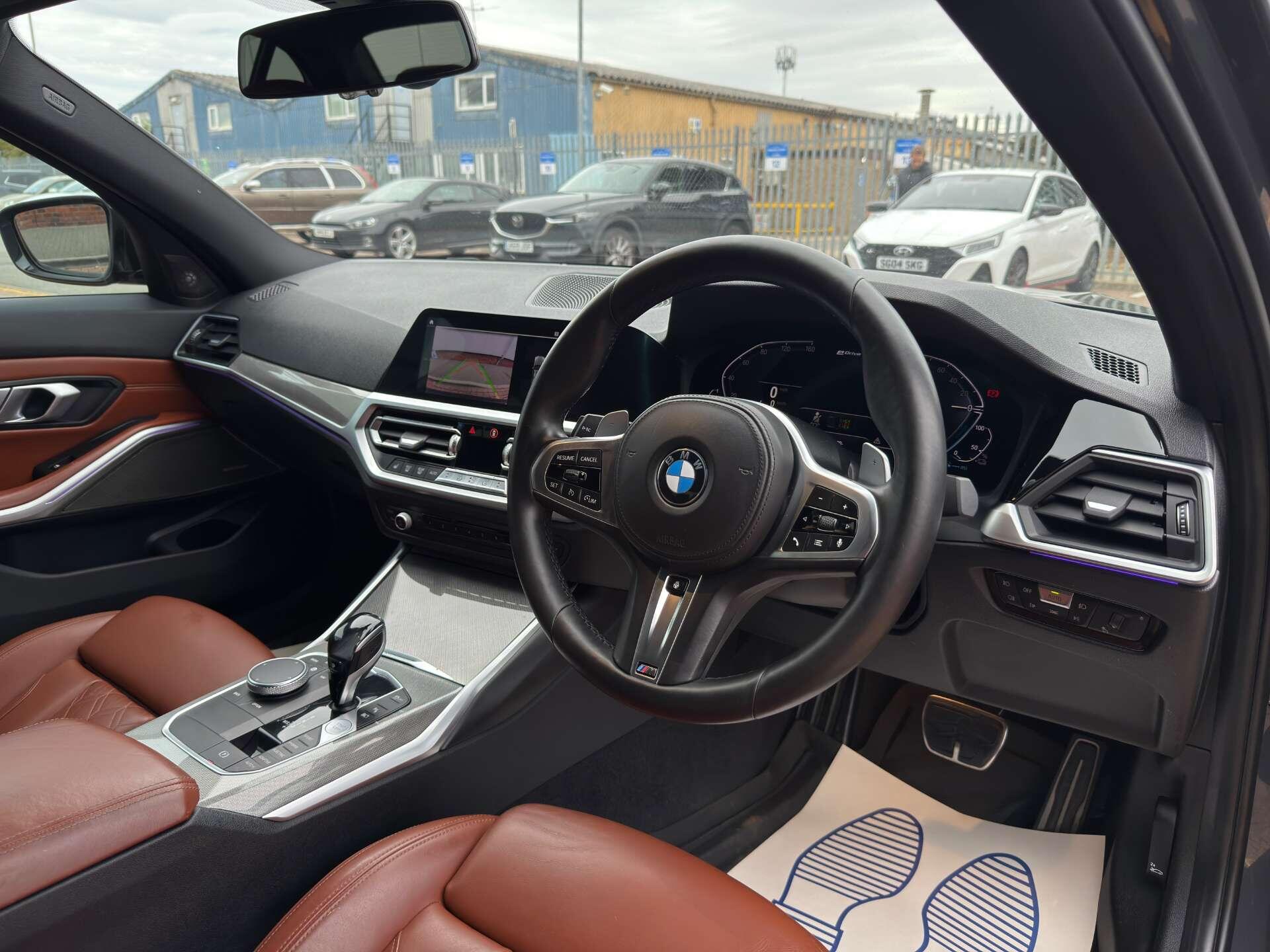 BMW 3 Series view 26