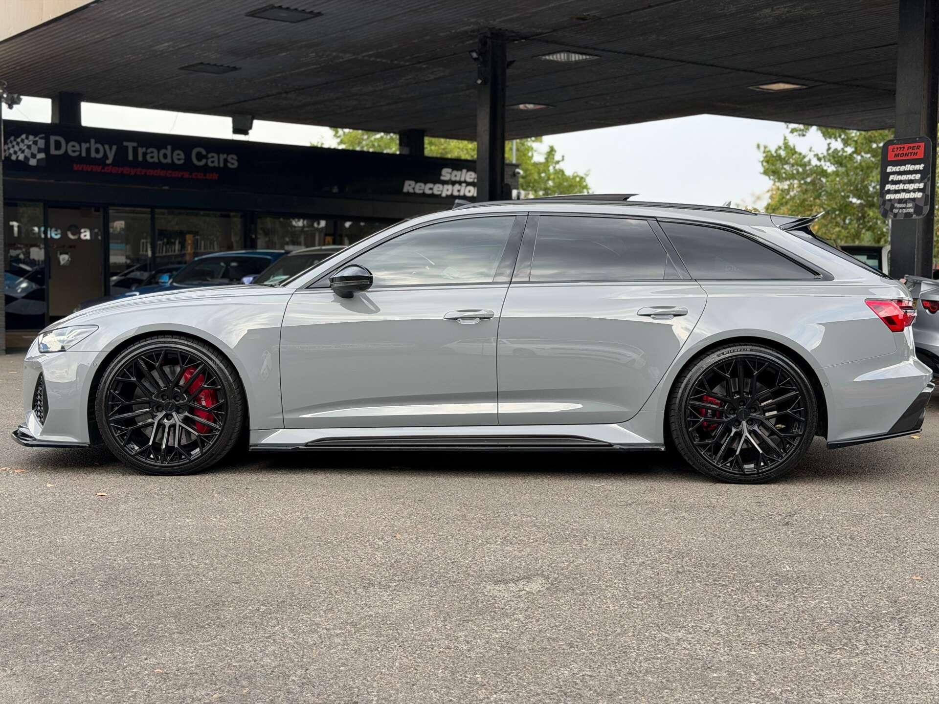 Audi RS6 Avant view 11