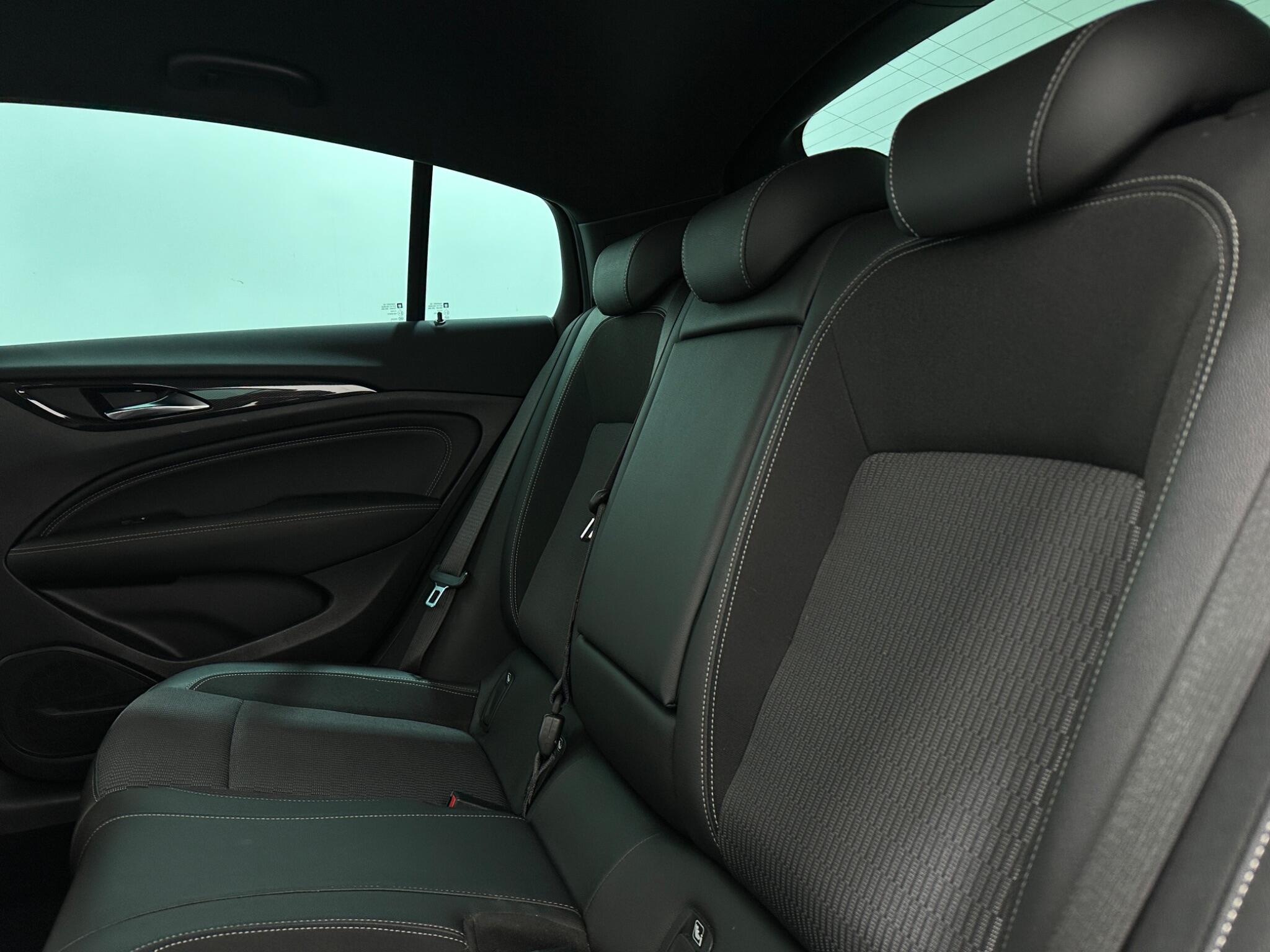 Vauxhall Insignia view 35