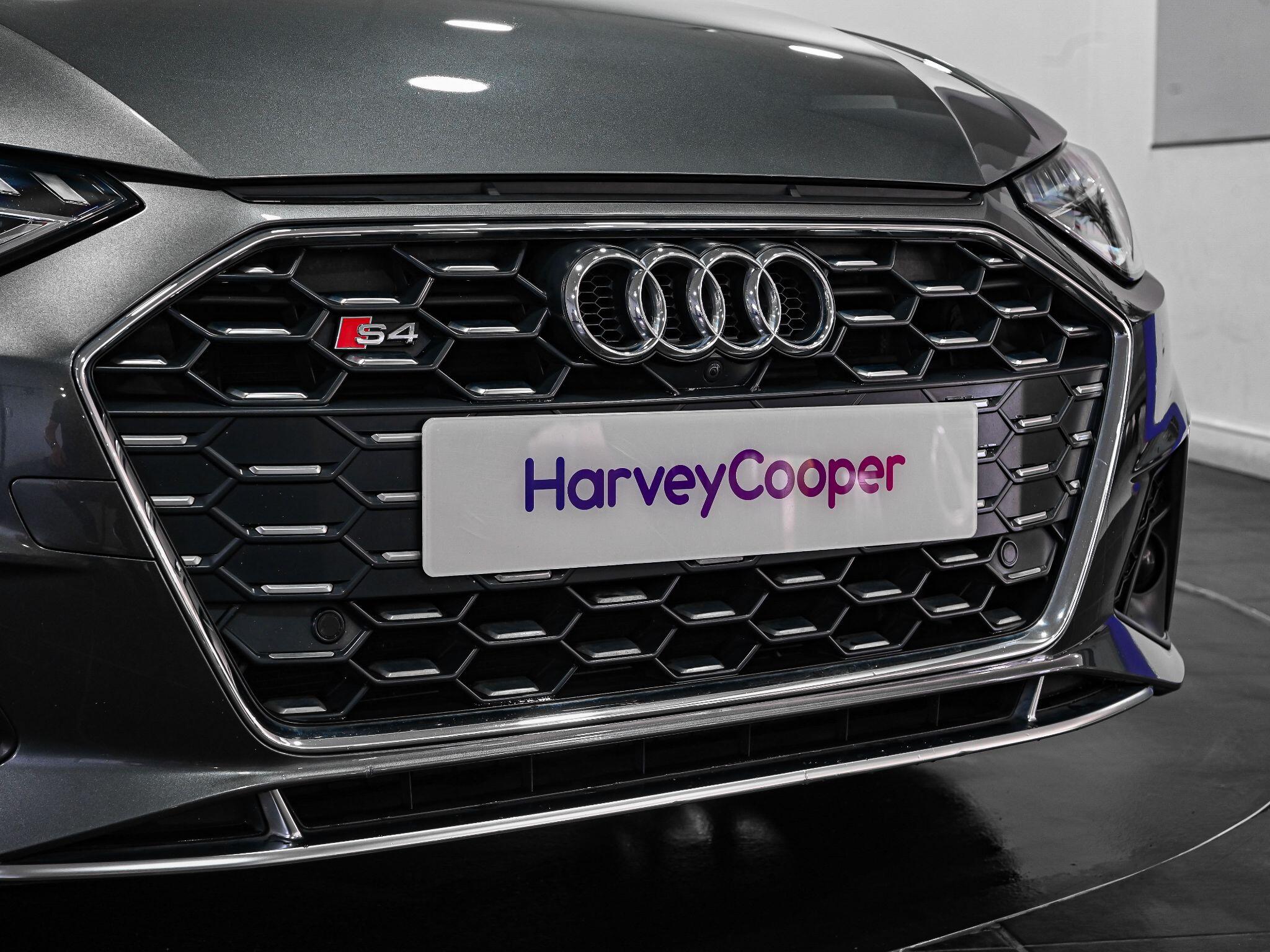 Audi S4 view 25