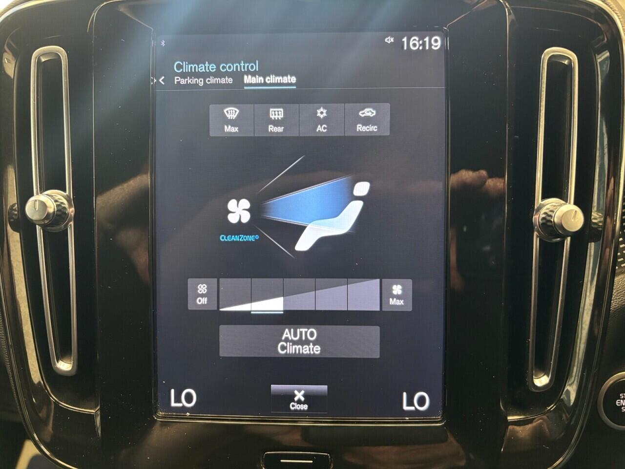 Volvo XC40 view 30