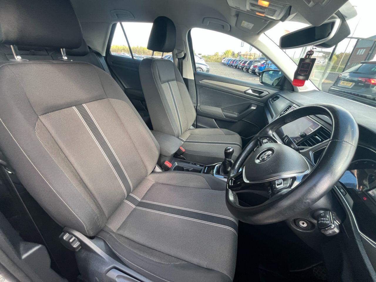 Volkswagen T-Roc view 13