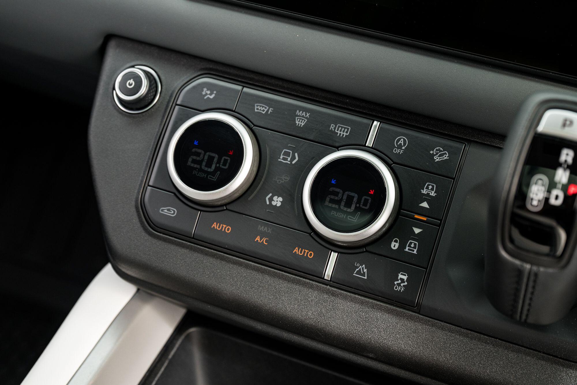 Land Rover Defender 90 view 54