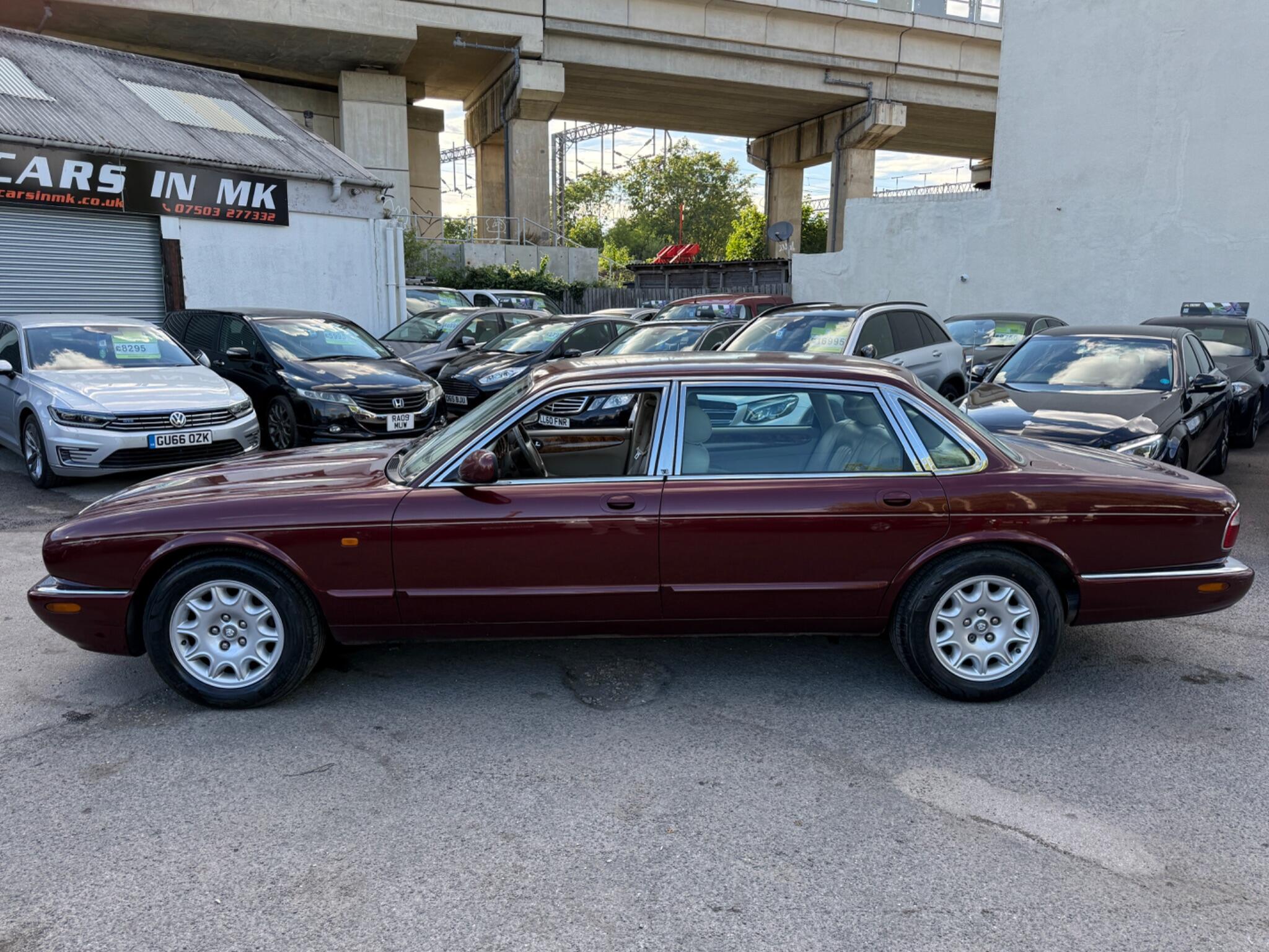 Jaguar XJ - Image 8