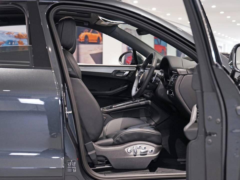 Porsche Macan view 13