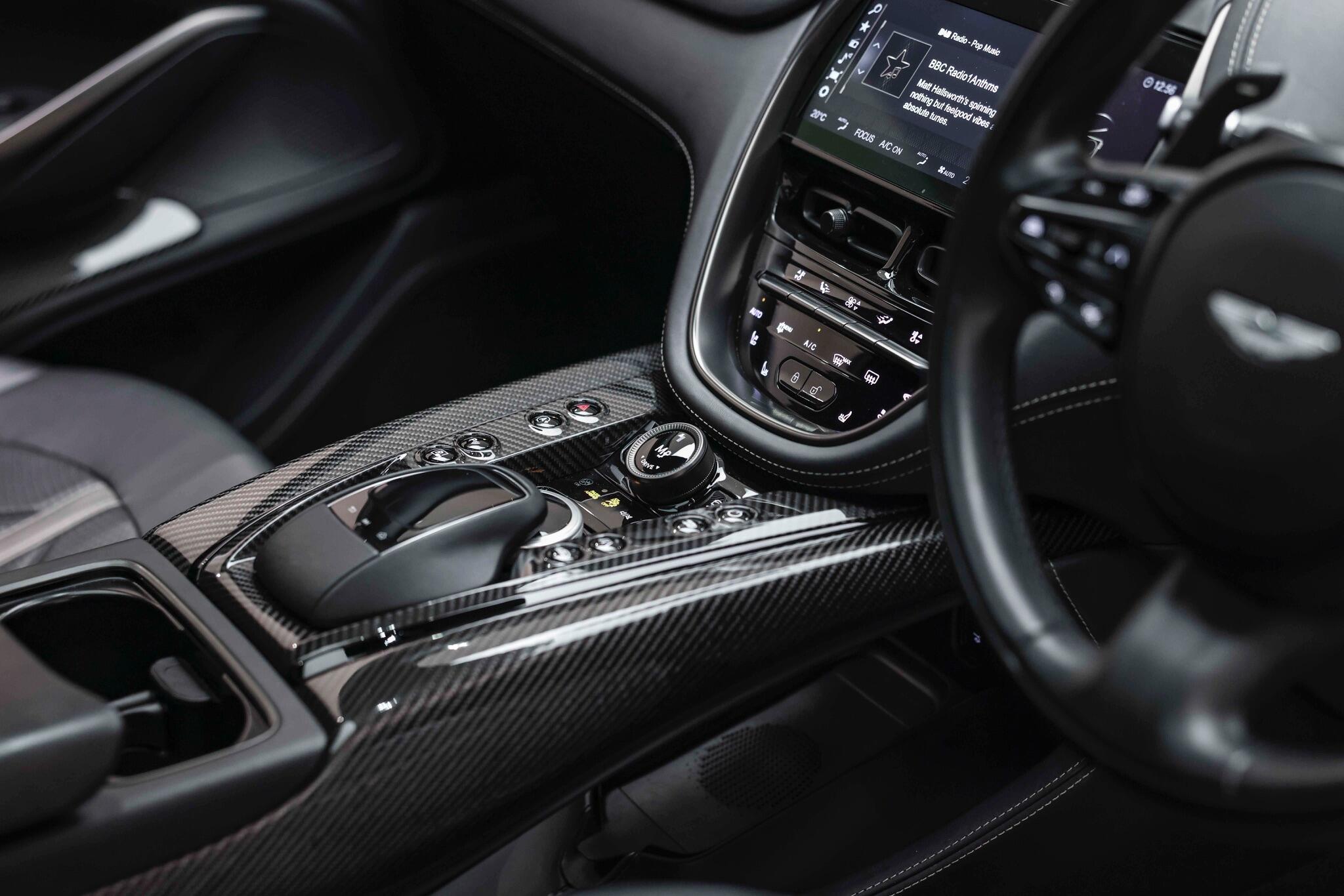 Aston Martin DBX view 39