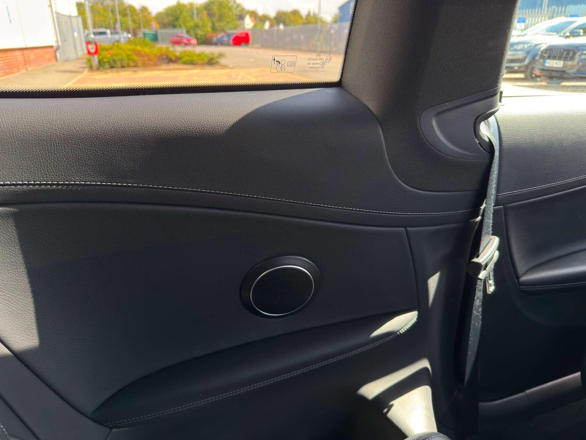 Mercedes-Benz C Class view 37
