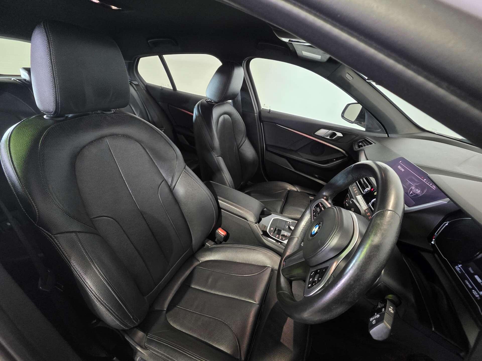 BMW 1 Series view 12