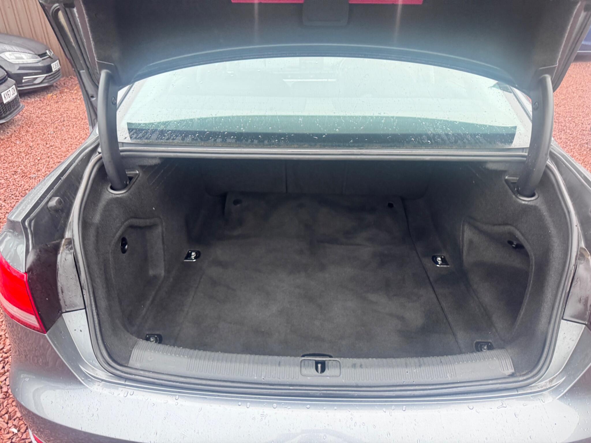 Audi A4 view 28