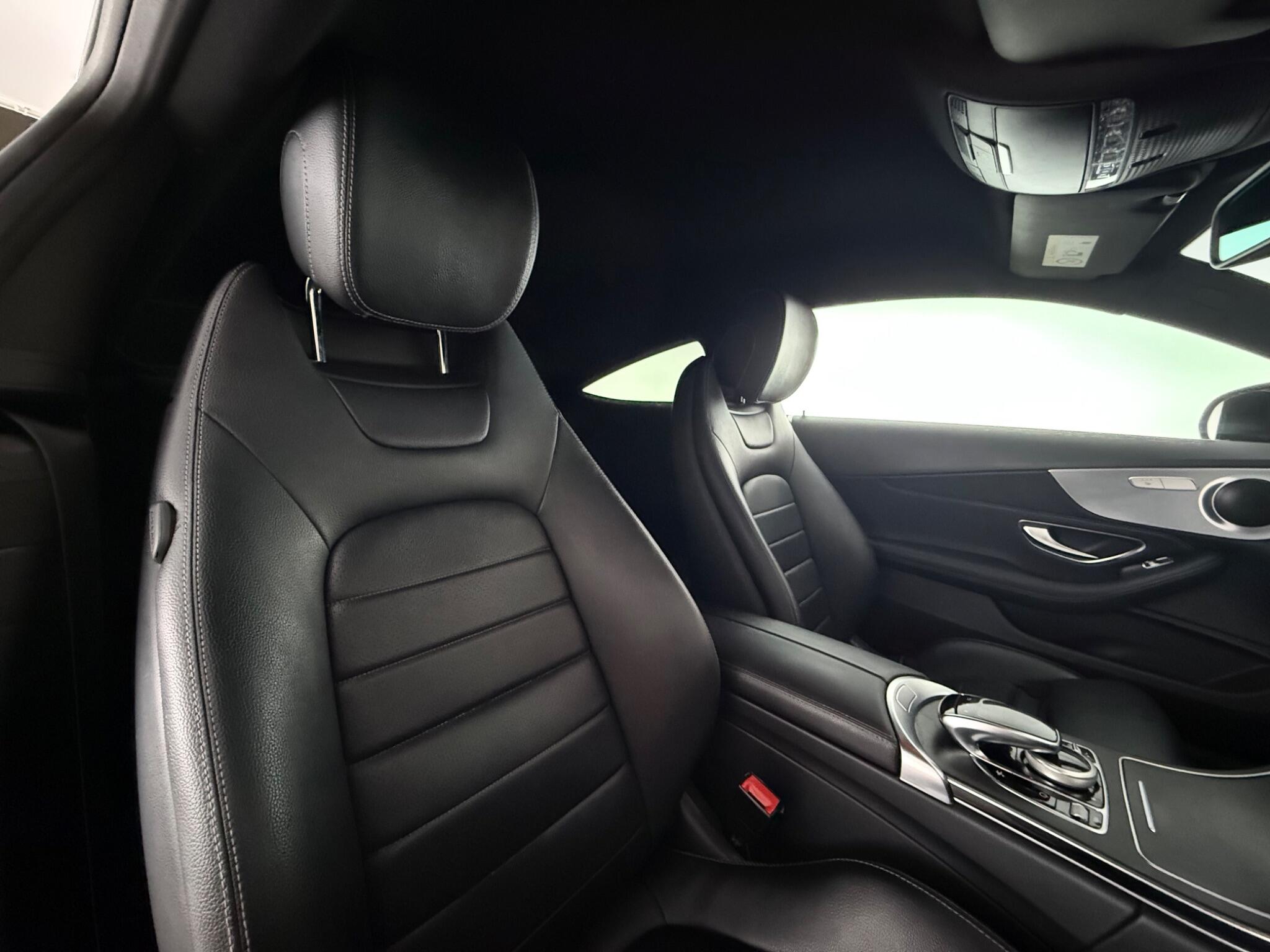 Mercedes-Benz C-Class view 29