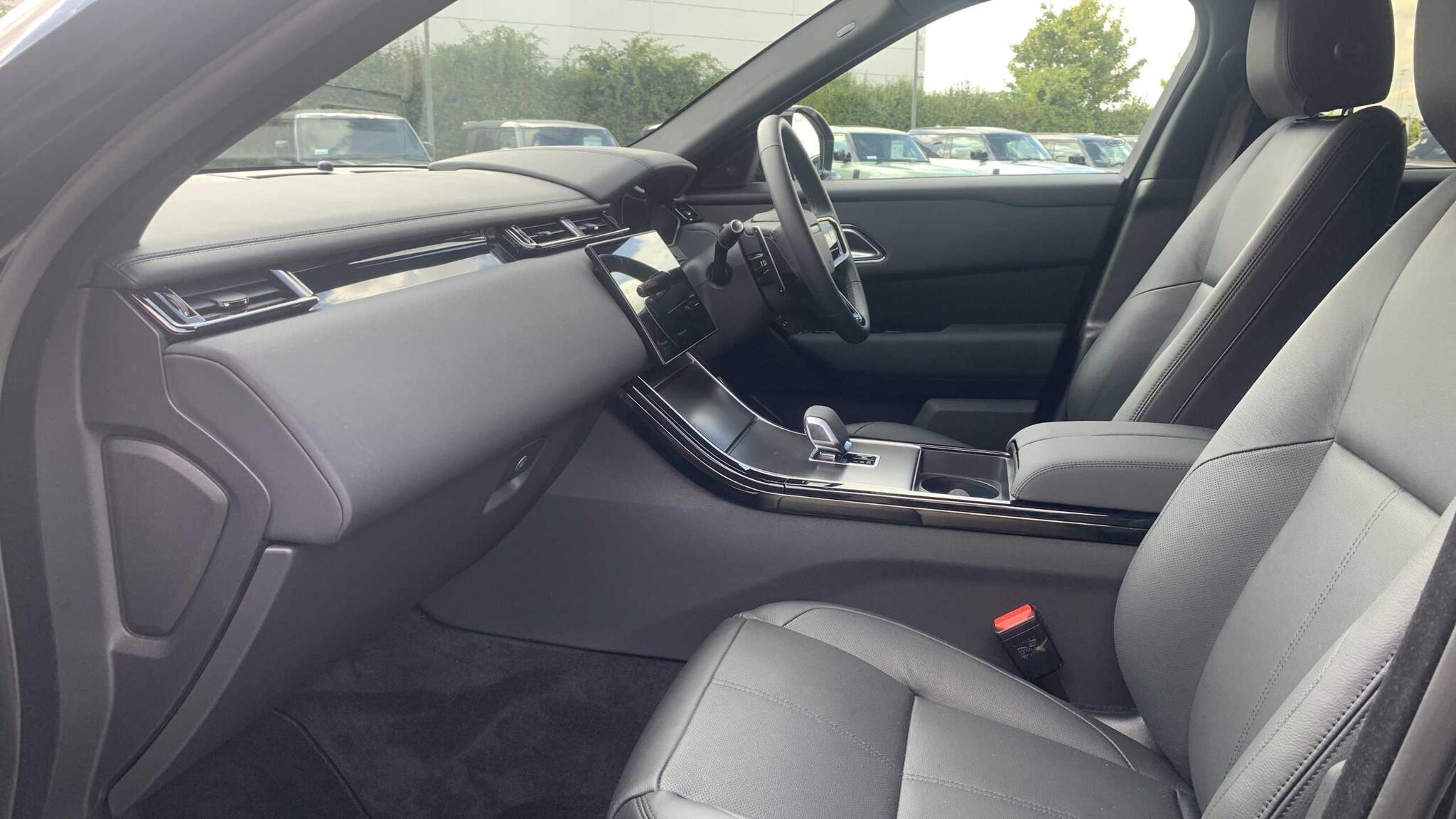 Land Rover Range Rover Velar view 3