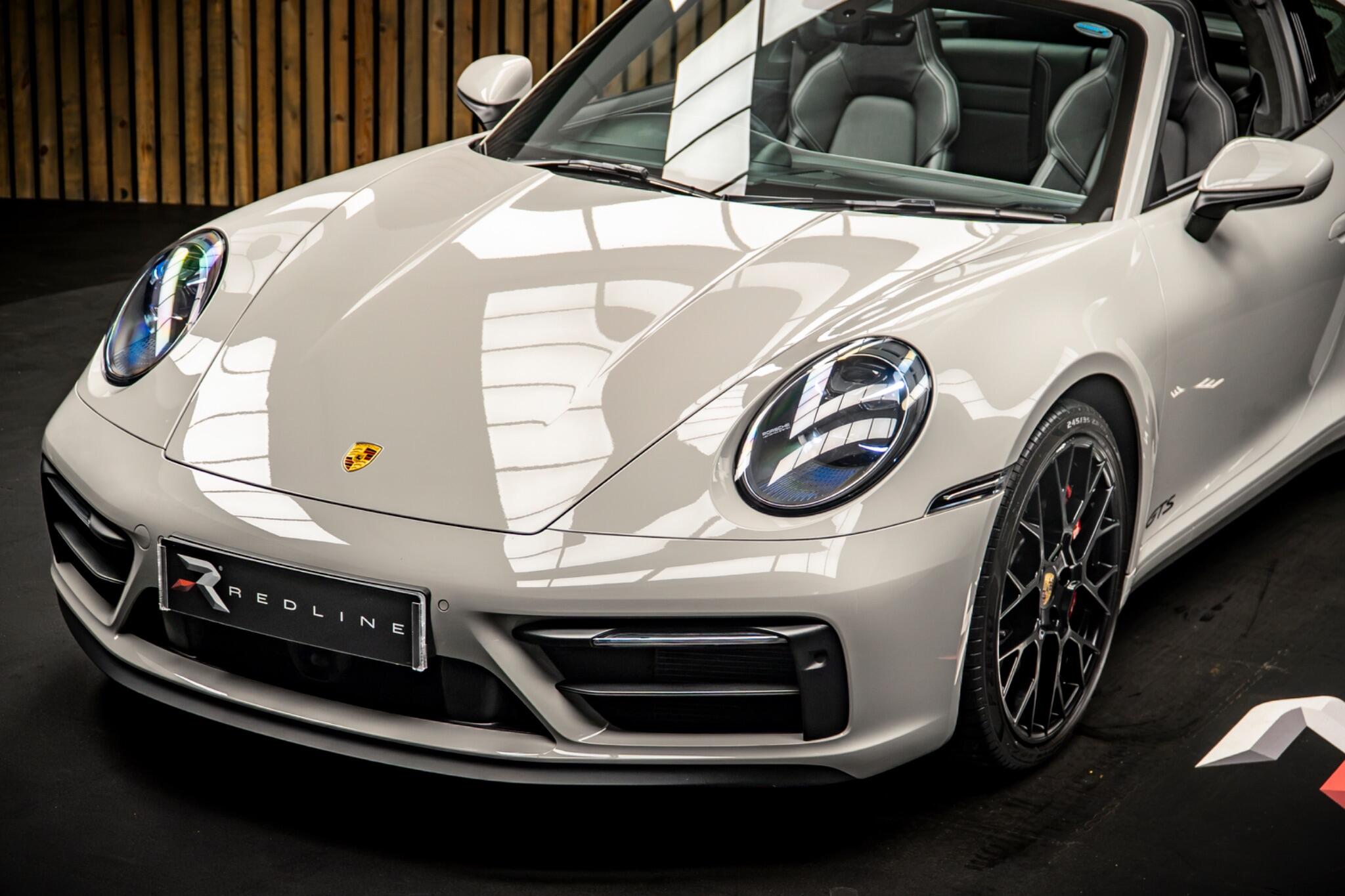 Porsche 911 view 16
