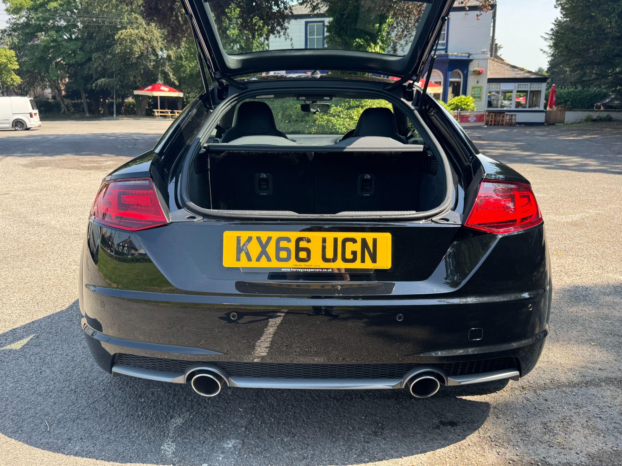 Audi TT view 19