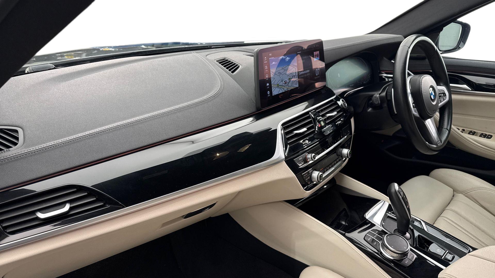 BMW 5 Series view 7