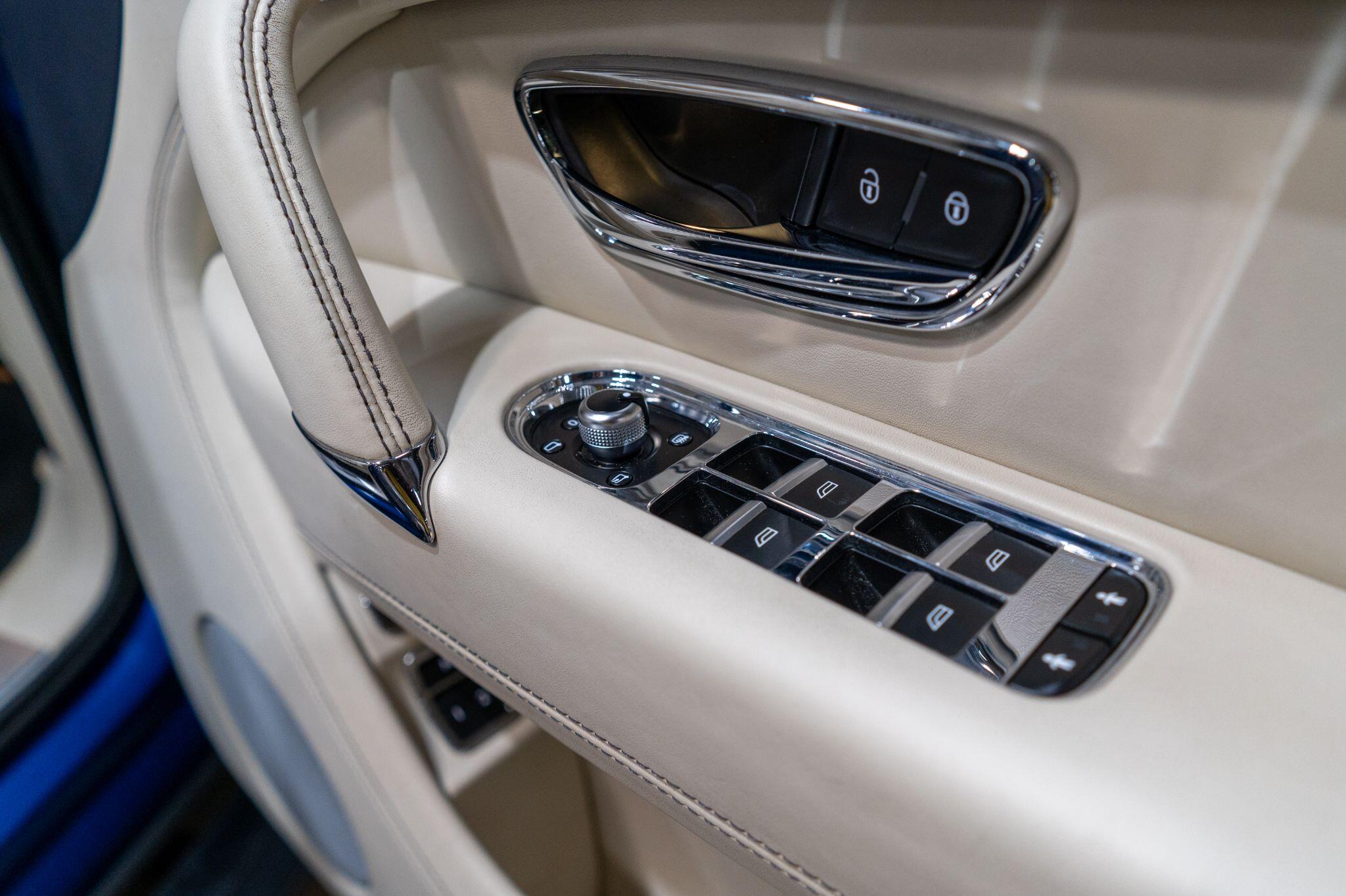 Bentley Bentayga view 36