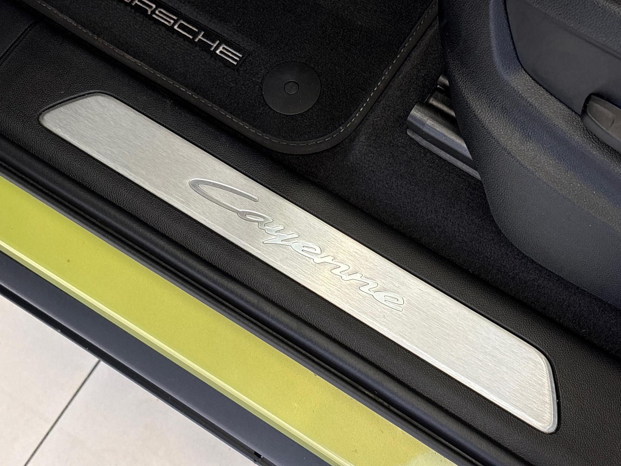 Porsche Cayenne view 29