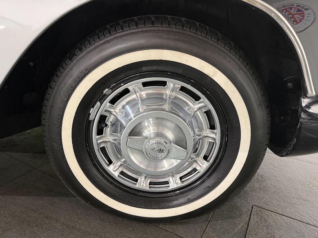 Chevrolet Corvette view 33