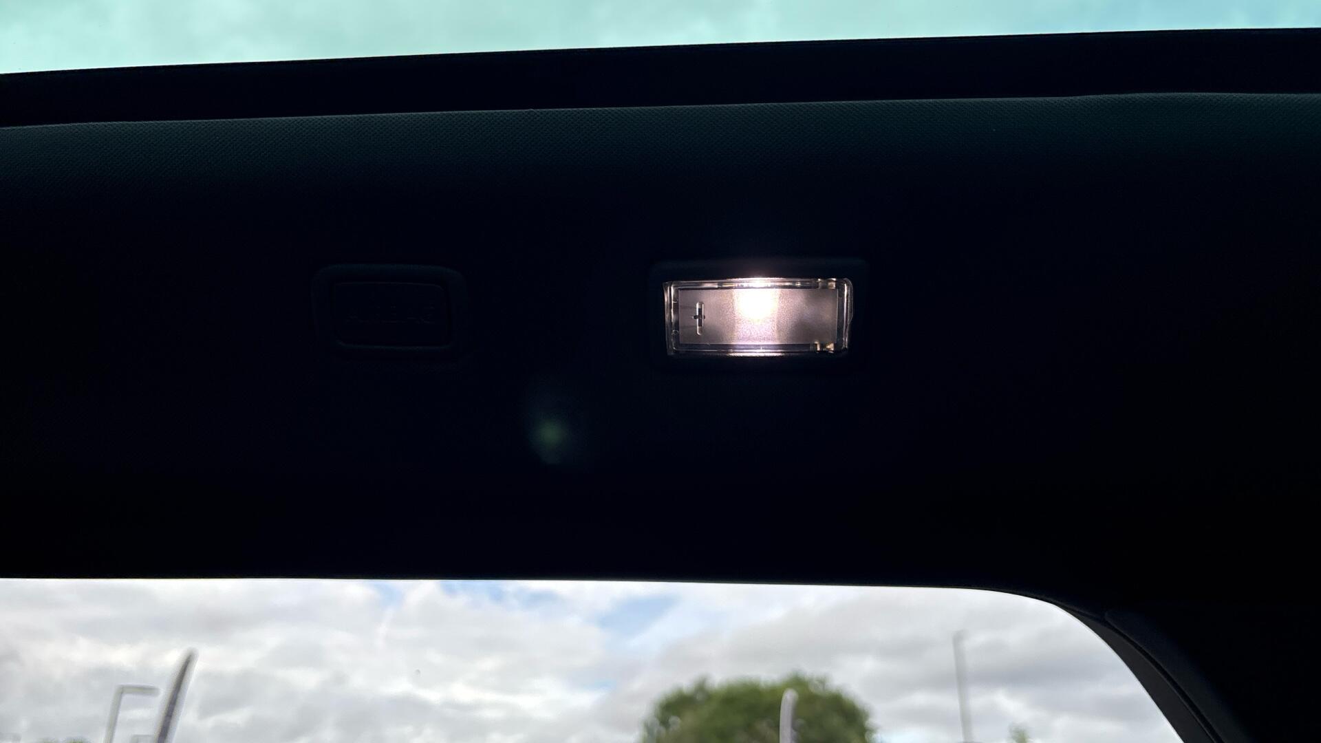 Land Rover Range Rover Evoque view 38