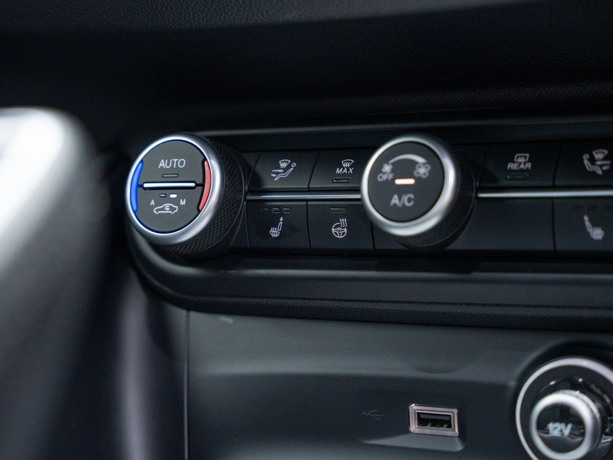 Alfa Romeo Stelvio view 35