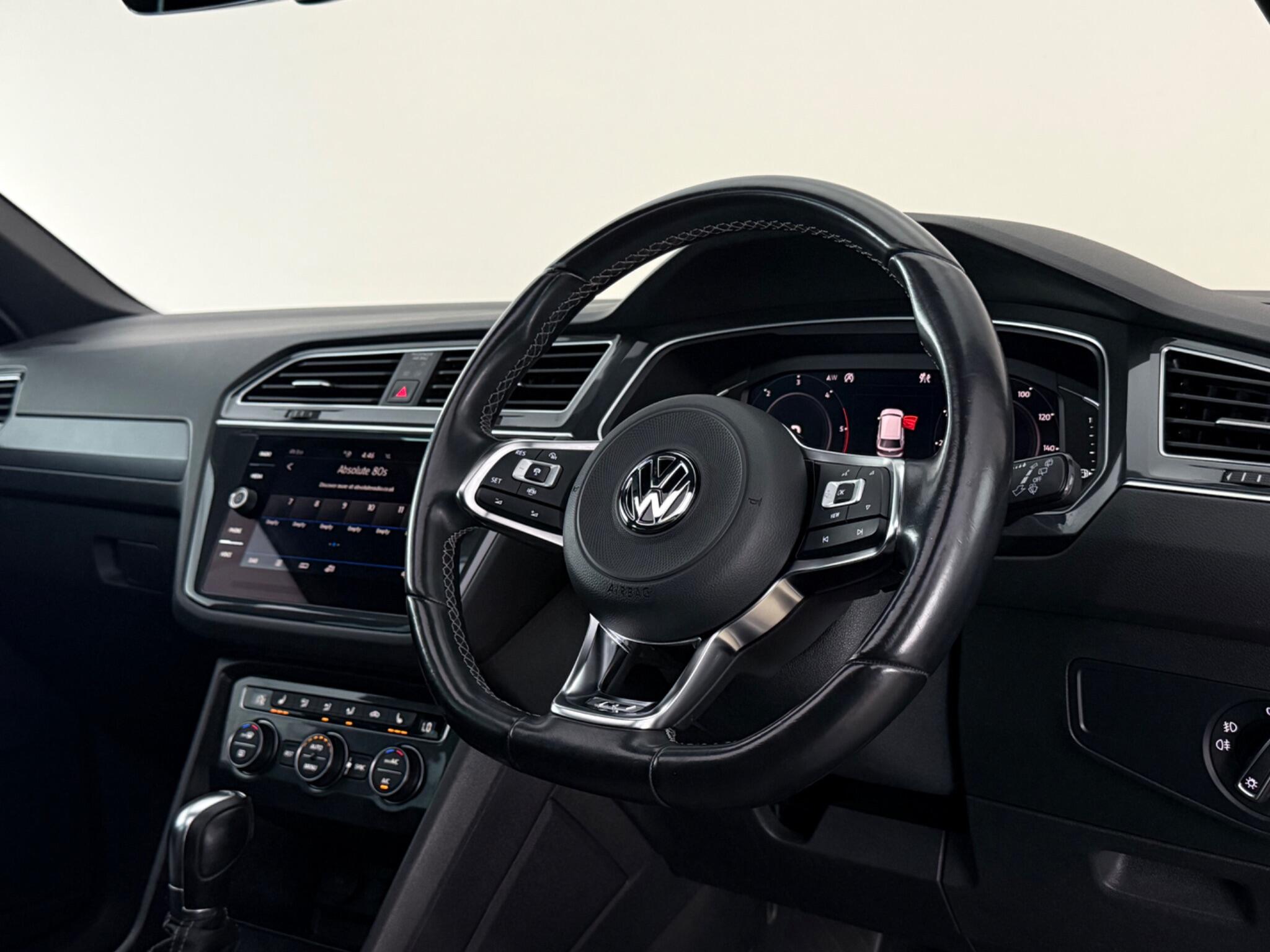 Volkswagen Tiguan view 3