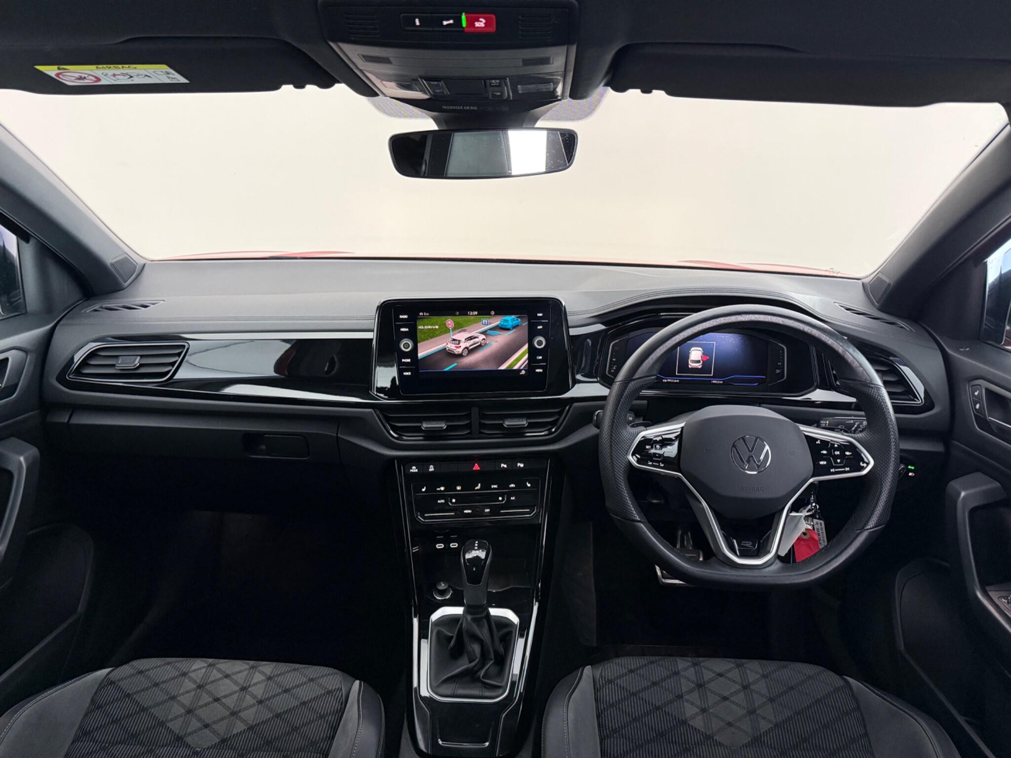 Volkswagen T-Roc view 11
