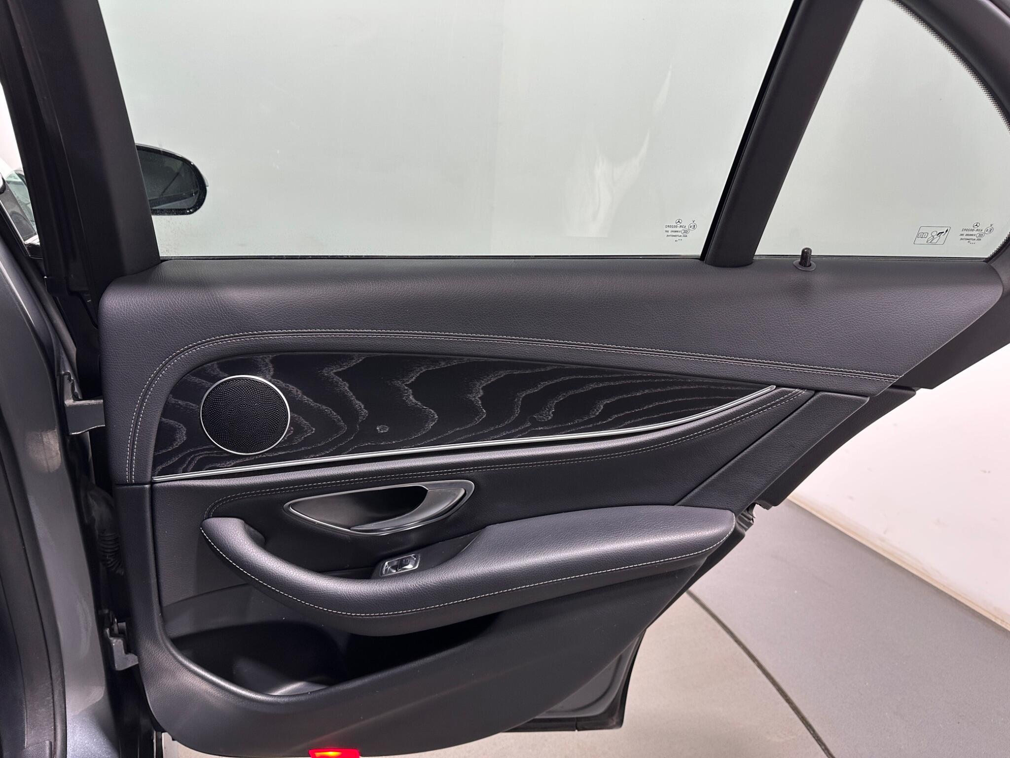 Mercedes-Benz E-Class view 45