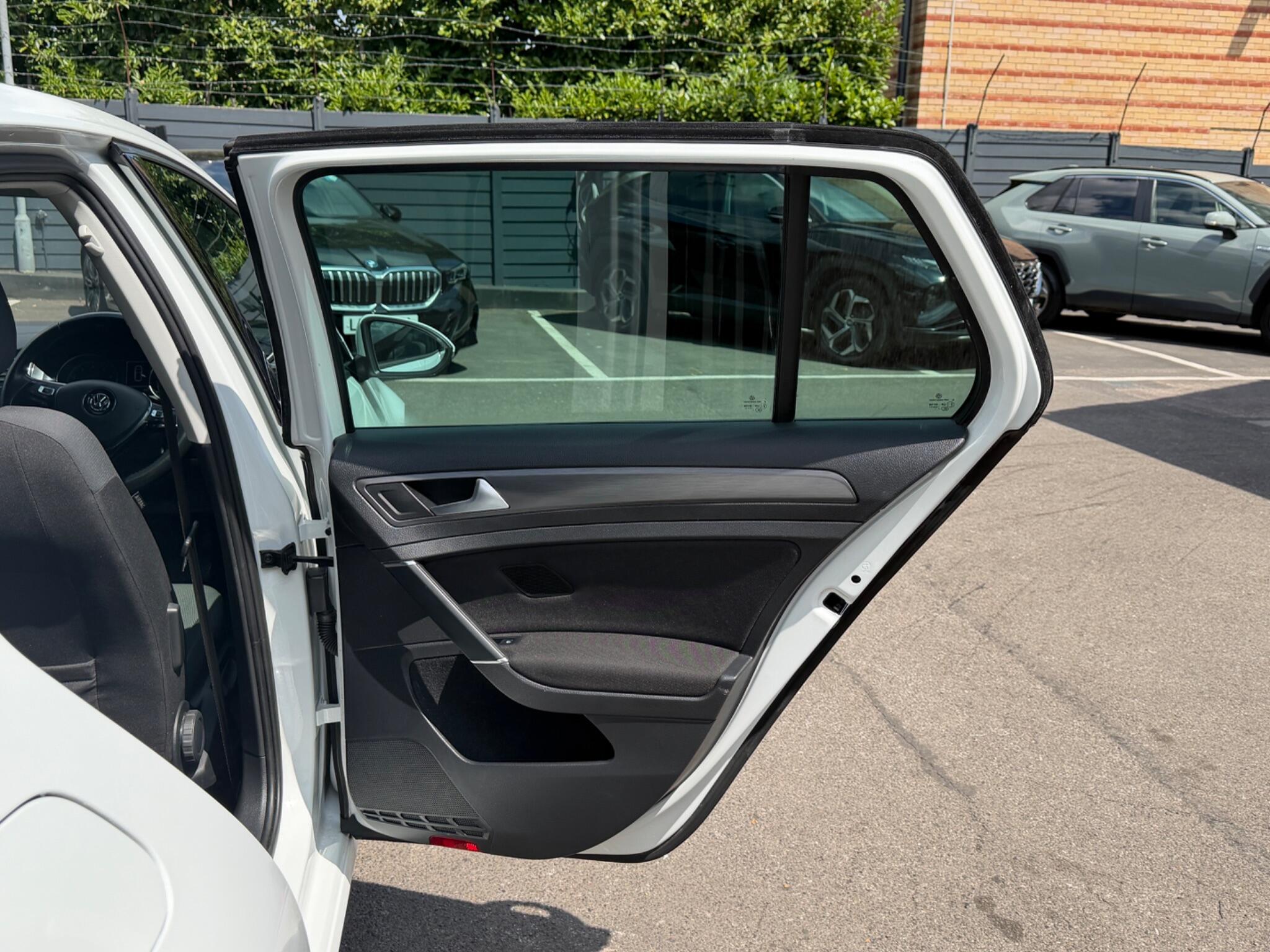 Volkswagen Golf view 20