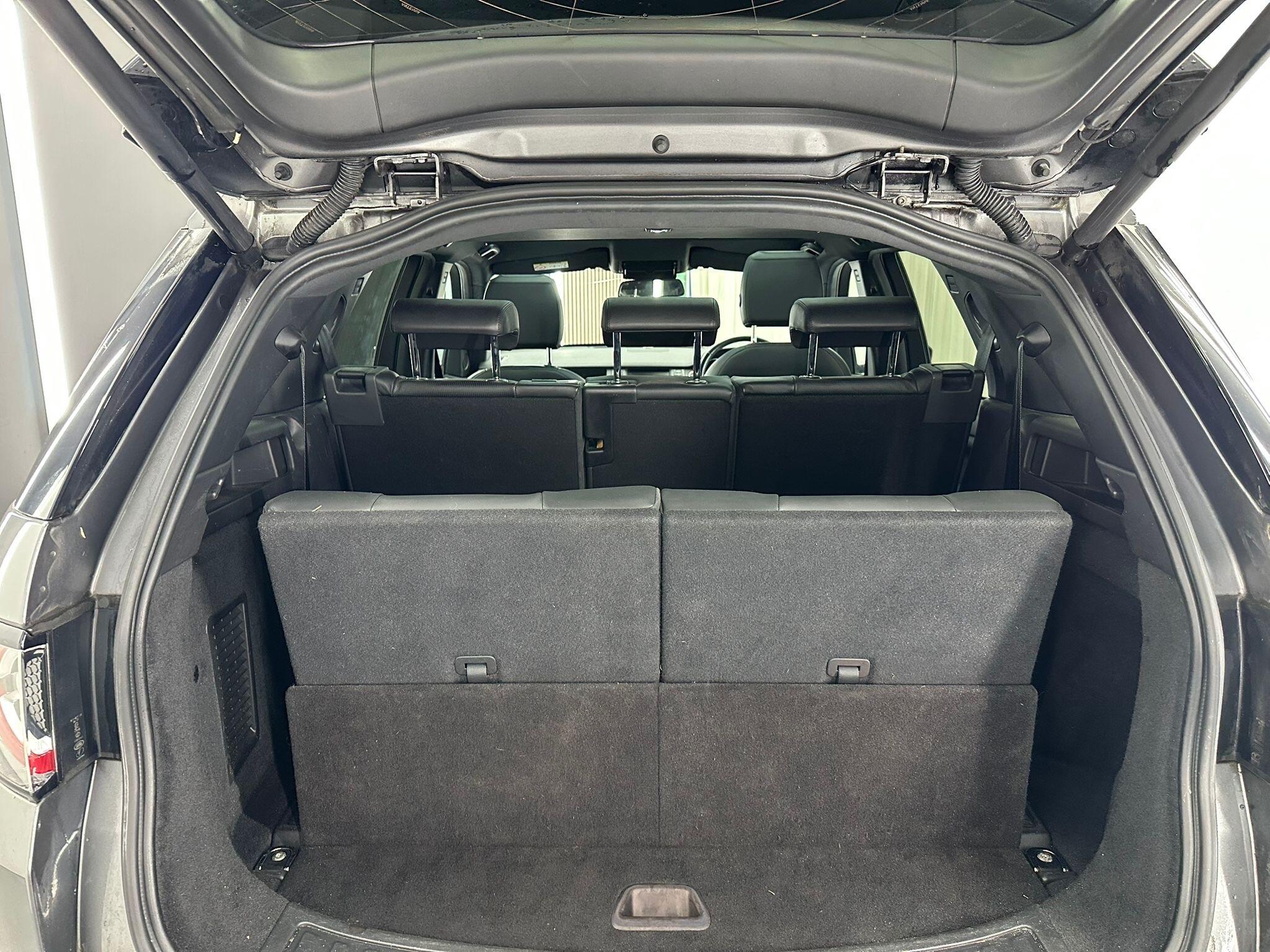Land Rover Discovery Sport view 16