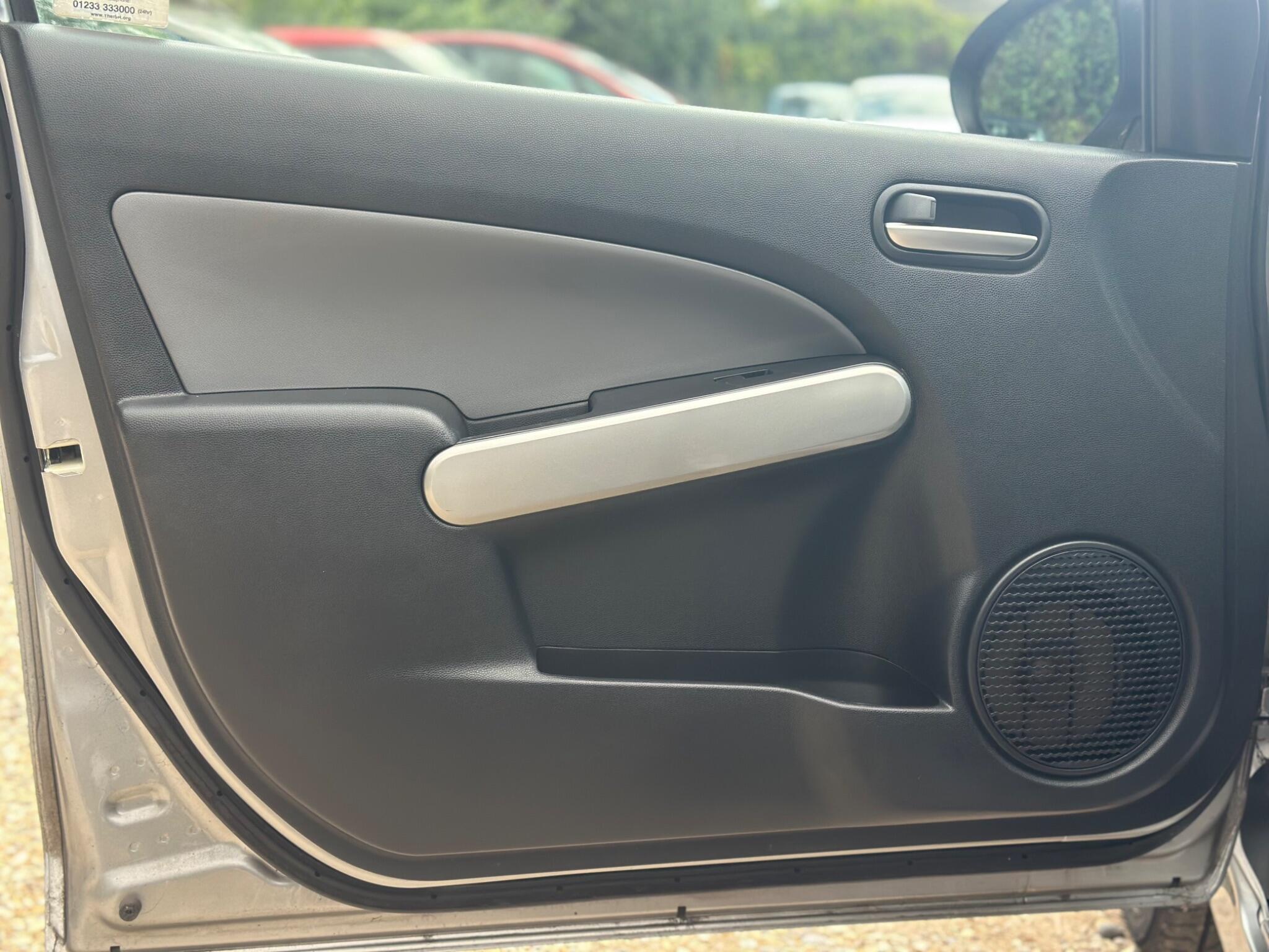Mazda Mazda2 view 49