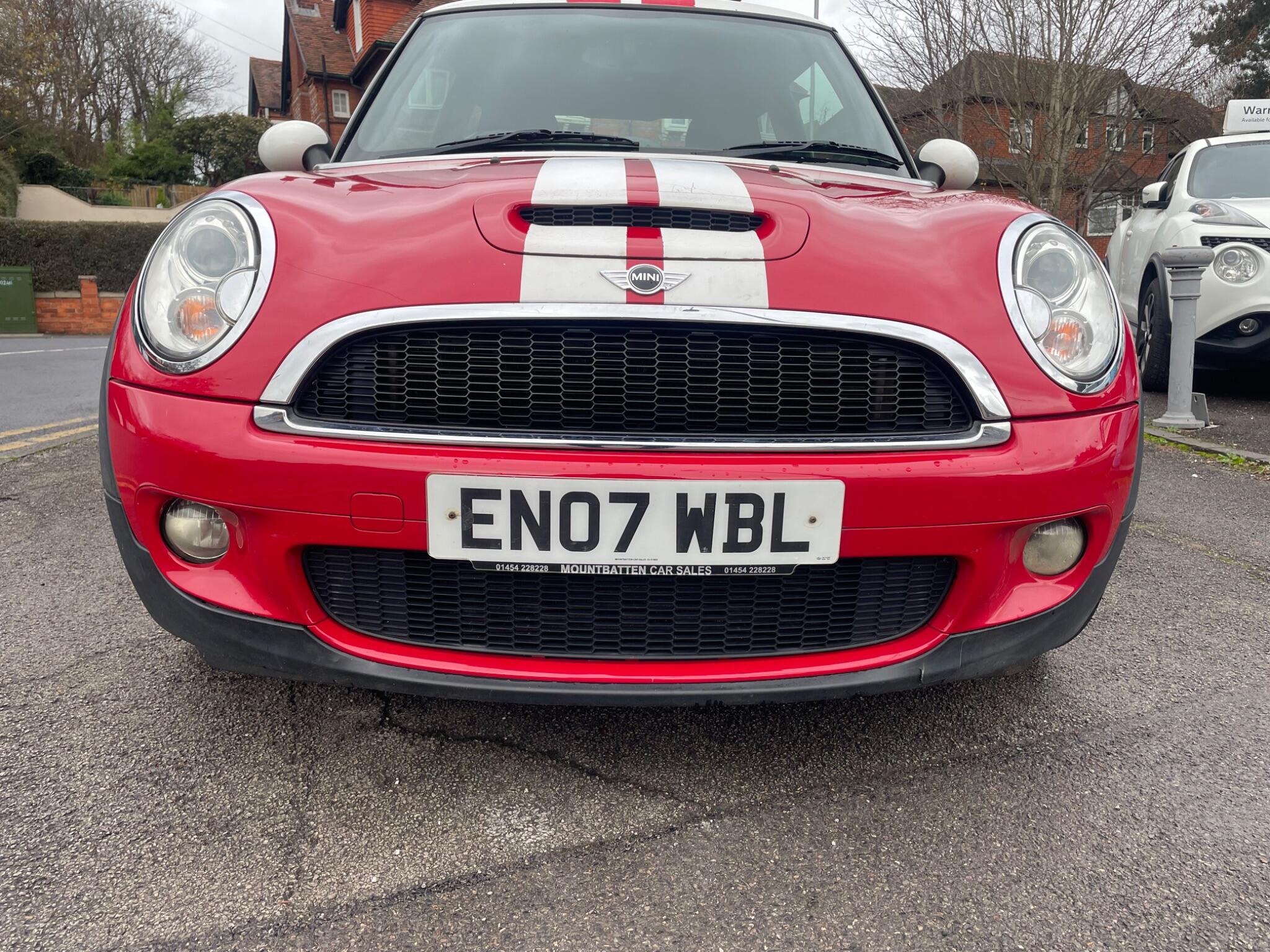2007 MINI Hatch image 2