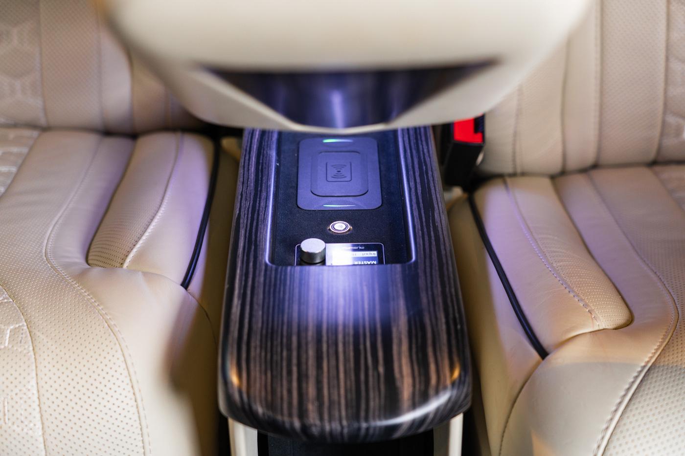Mercedes-Benz V-Class view 16