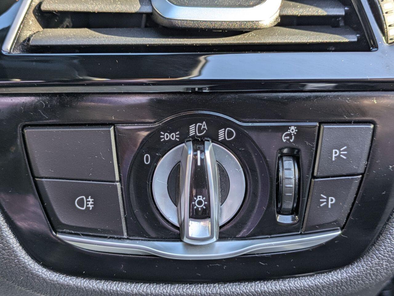 BMW 5 Series view 25