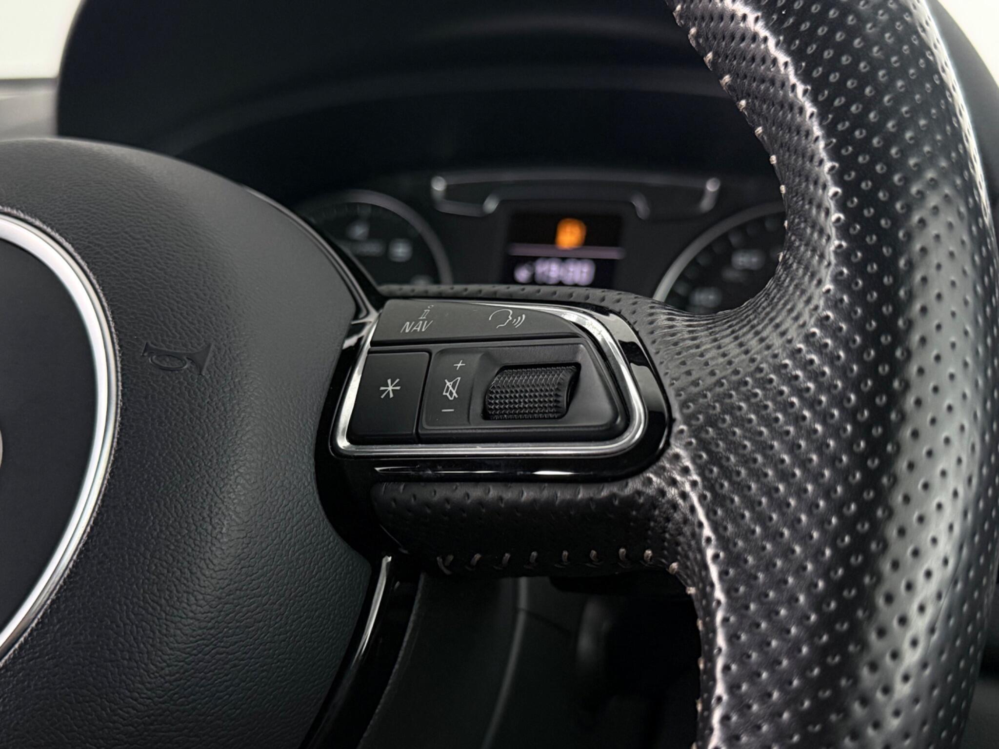 Audi Q3 view 15