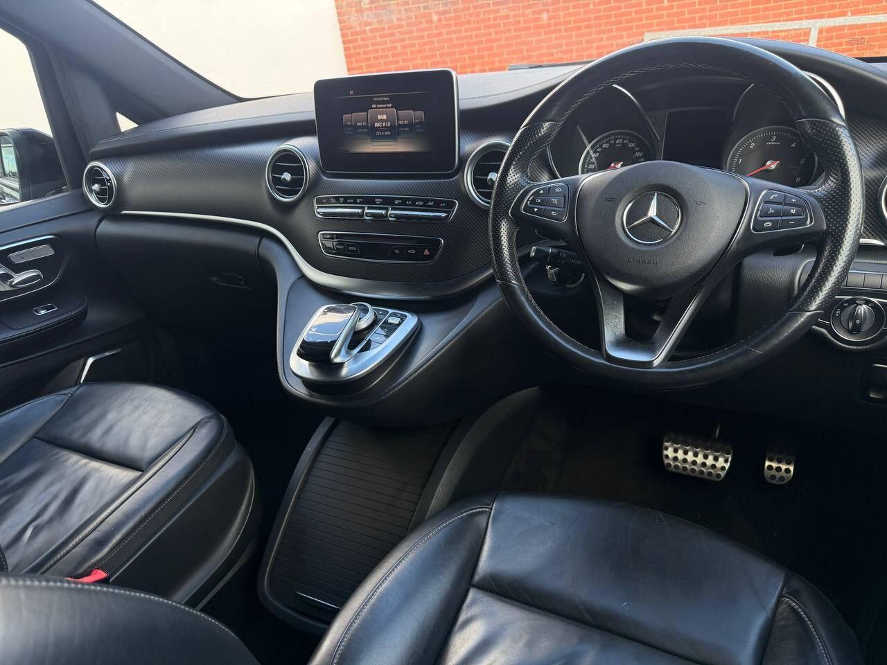 Mercedes-Benz V-Class view 27