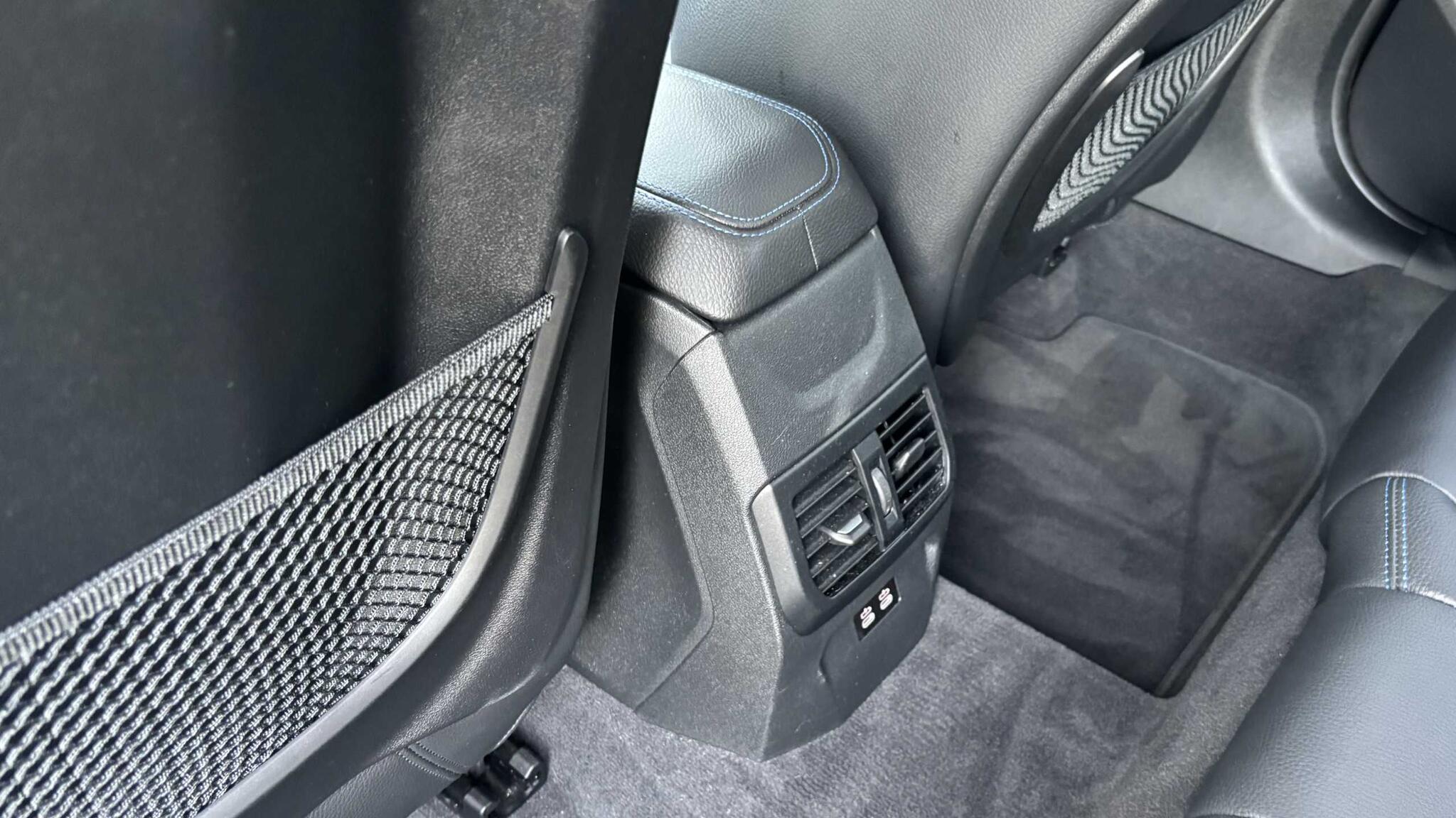 BMW 1 Series view 30